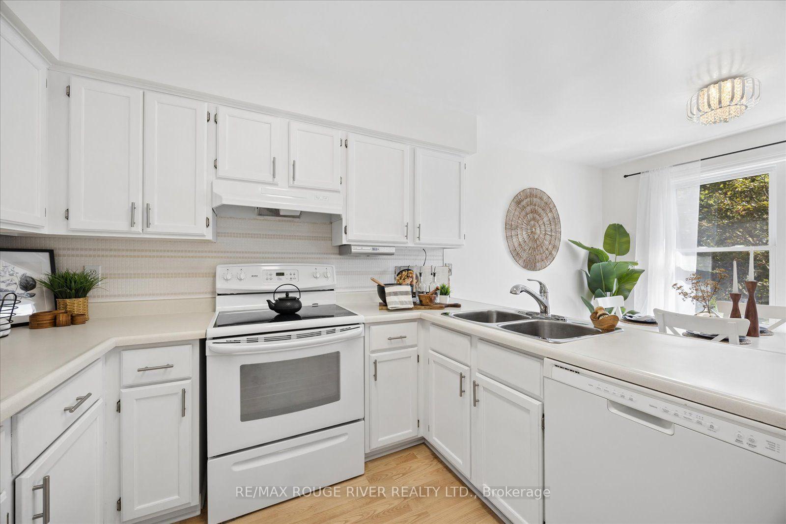 Photo 8 of 45 Mccrimmon Crescent, Clarington, Bowmanville — HOMEH