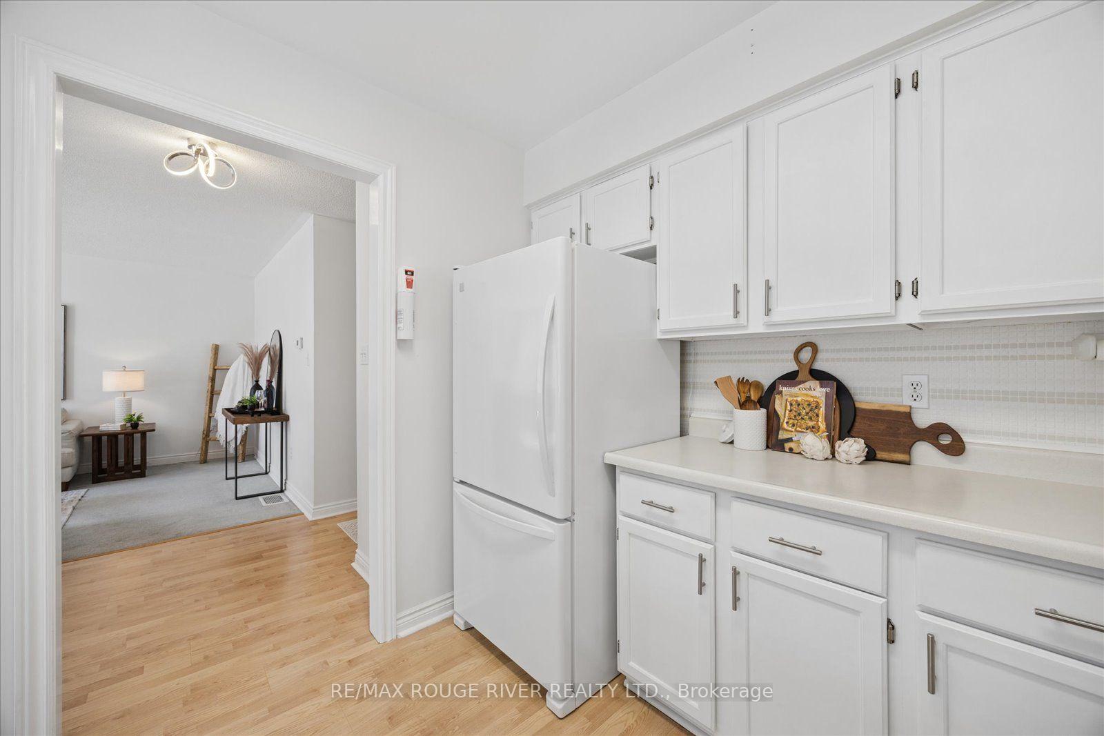 Photo 9 of 45 Mccrimmon Crescent, Clarington, Bowmanville — HOMEH