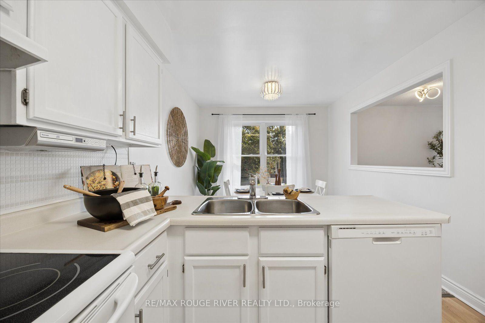 Photo 10 of 45 Mccrimmon Crescent, Clarington, Bowmanville — HOMEH