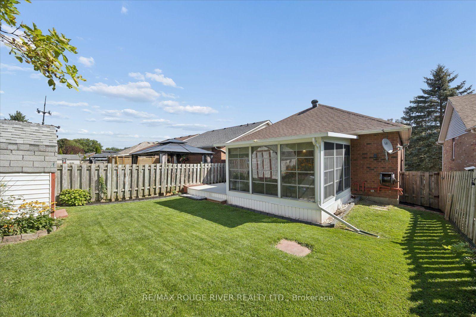 Photo 34 of 45 Mccrimmon Crescent, Clarington, Bowmanville — HOMEH