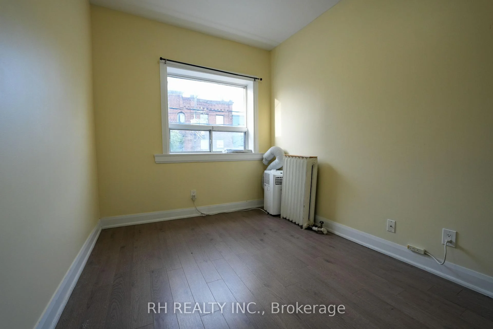 Photo 3 of Unit 2ndfl, 825 College Street, Toronto, Trinity-Bellwoods — HOMEH