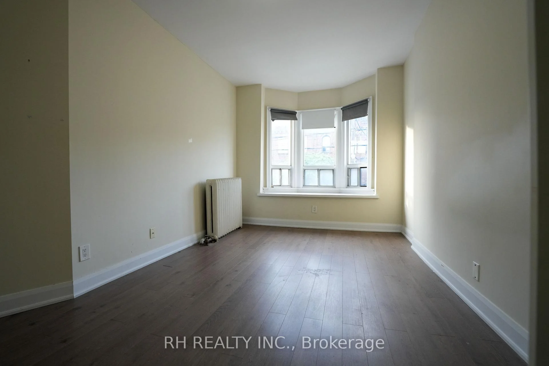 Photo 7 of Unit 2ndfl, 825 College Street, Toronto, Trinity-Bellwoods — HOMEH