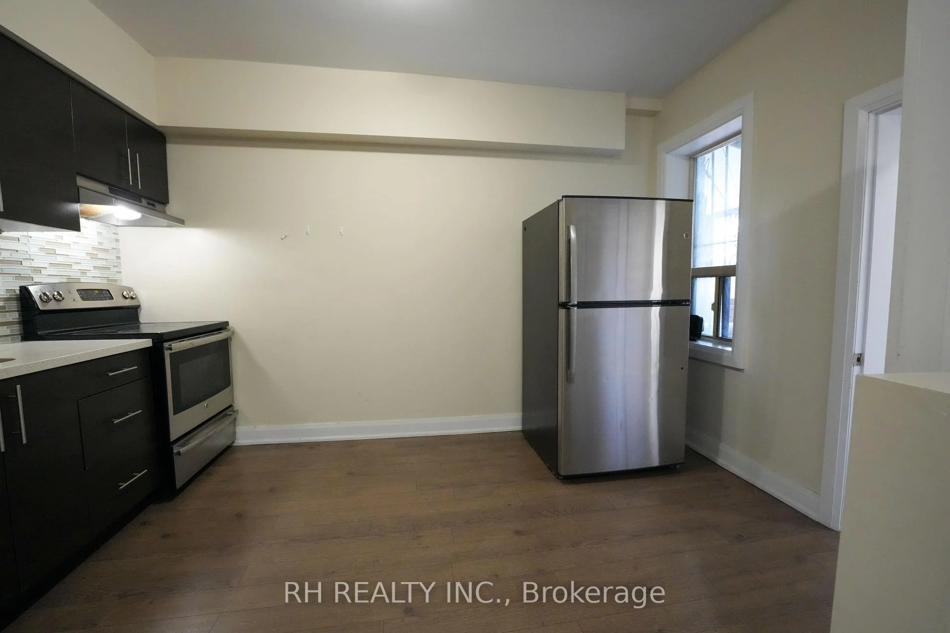 Photo 10 of Unit 2ndfl, 825 College Street, Toronto, Trinity-Bellwoods — HOMEH