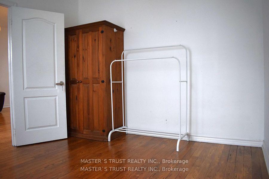 Photo 11 of 966 Dundas Street E, Toronto, South Riverdale — HOMEH