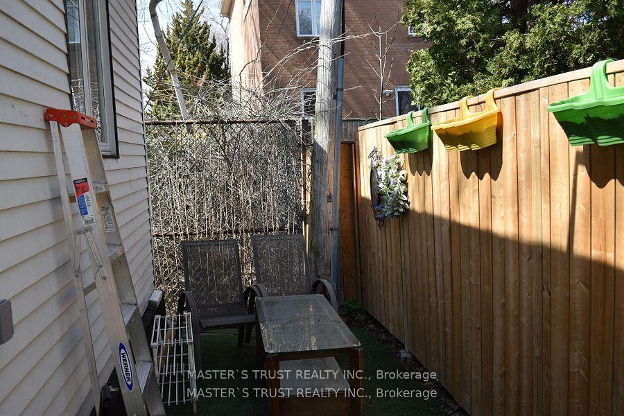 Photo 19 of 966 Dundas Street E, Toronto, South Riverdale — HOMEH