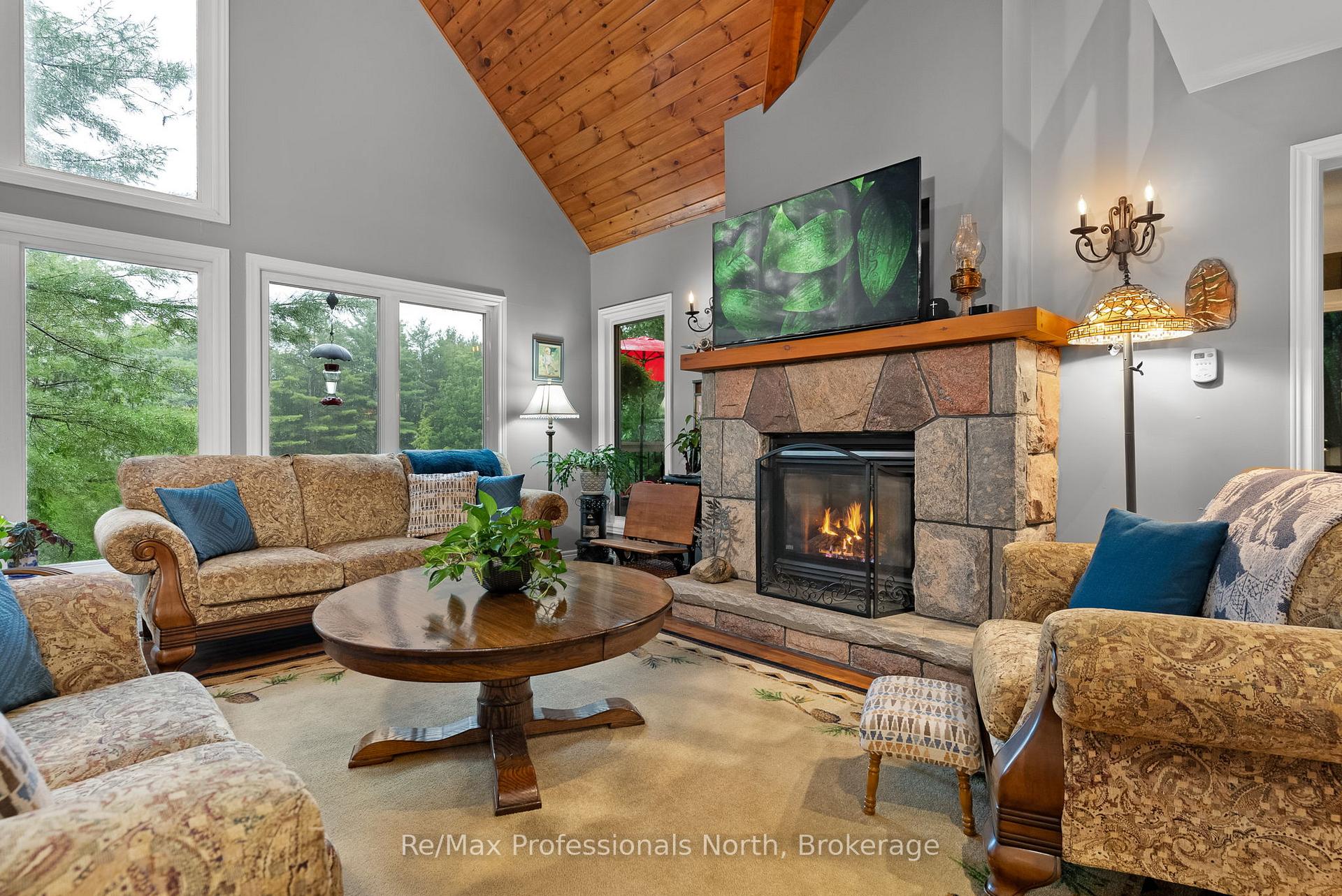 Photo 4 of 1005 Laidlaw Avenue, Gravenhurst, Morrison — HOMEH