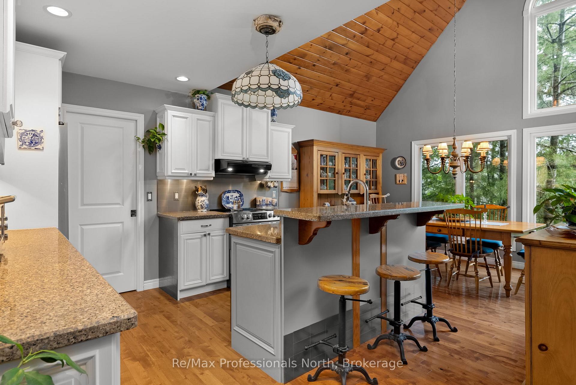 Photo 7 of 1005 Laidlaw Avenue, Gravenhurst, Morrison — HOMEH