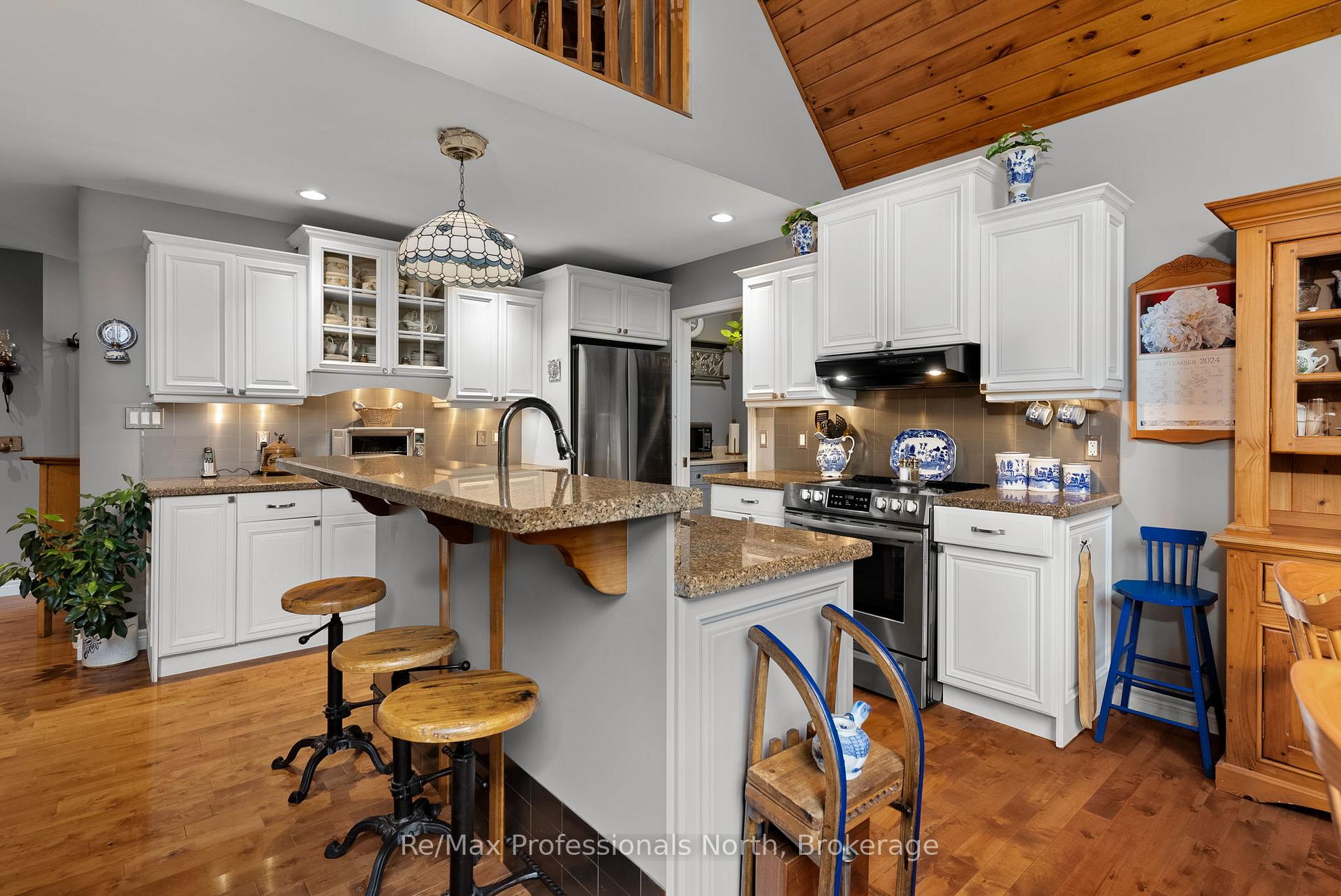 Photo 8 of 1005 Laidlaw Avenue, Gravenhurst, Morrison — HOMEH
