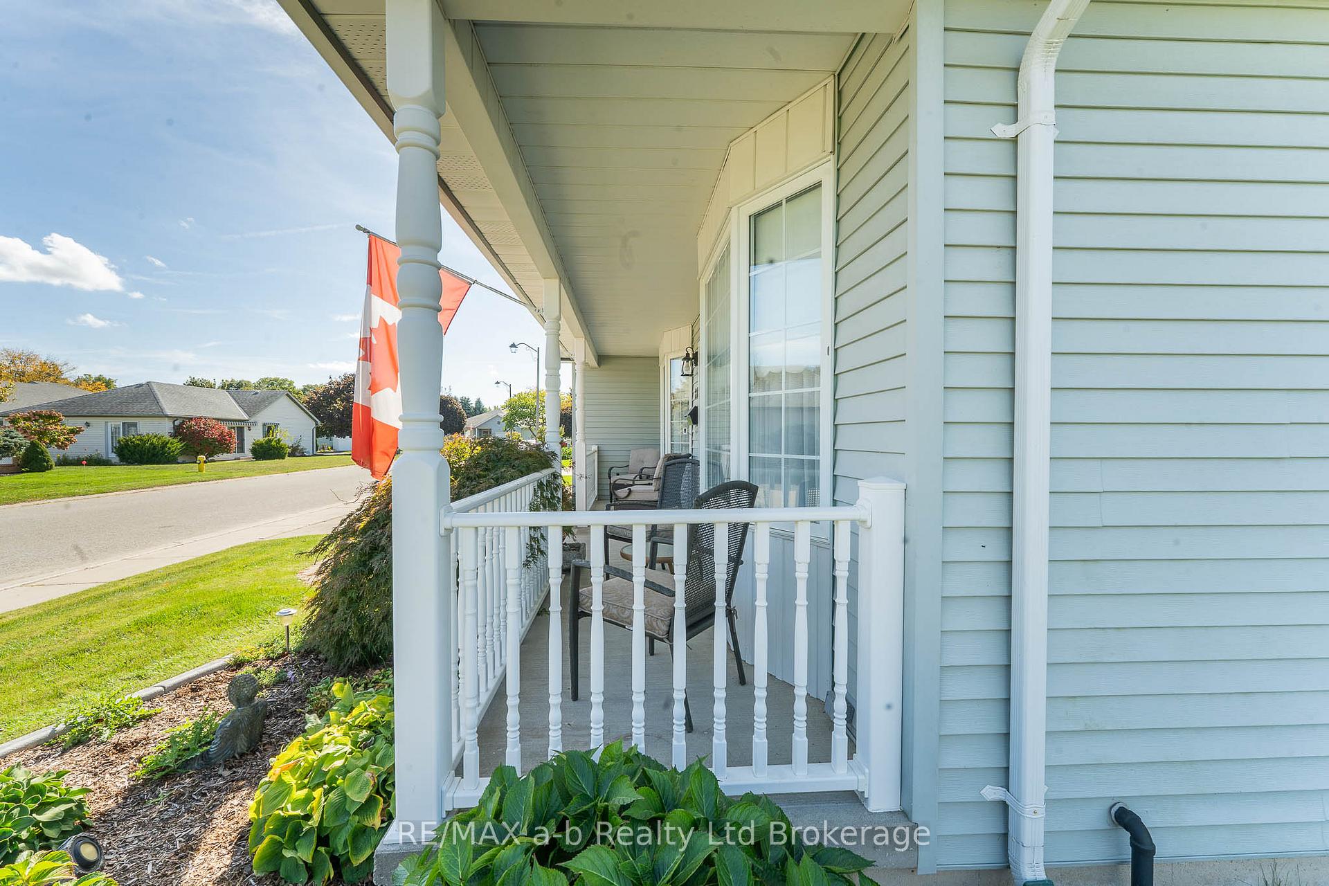 Photo 5 of 23 Armstrong Drive, Tillsonburg — HOMEH