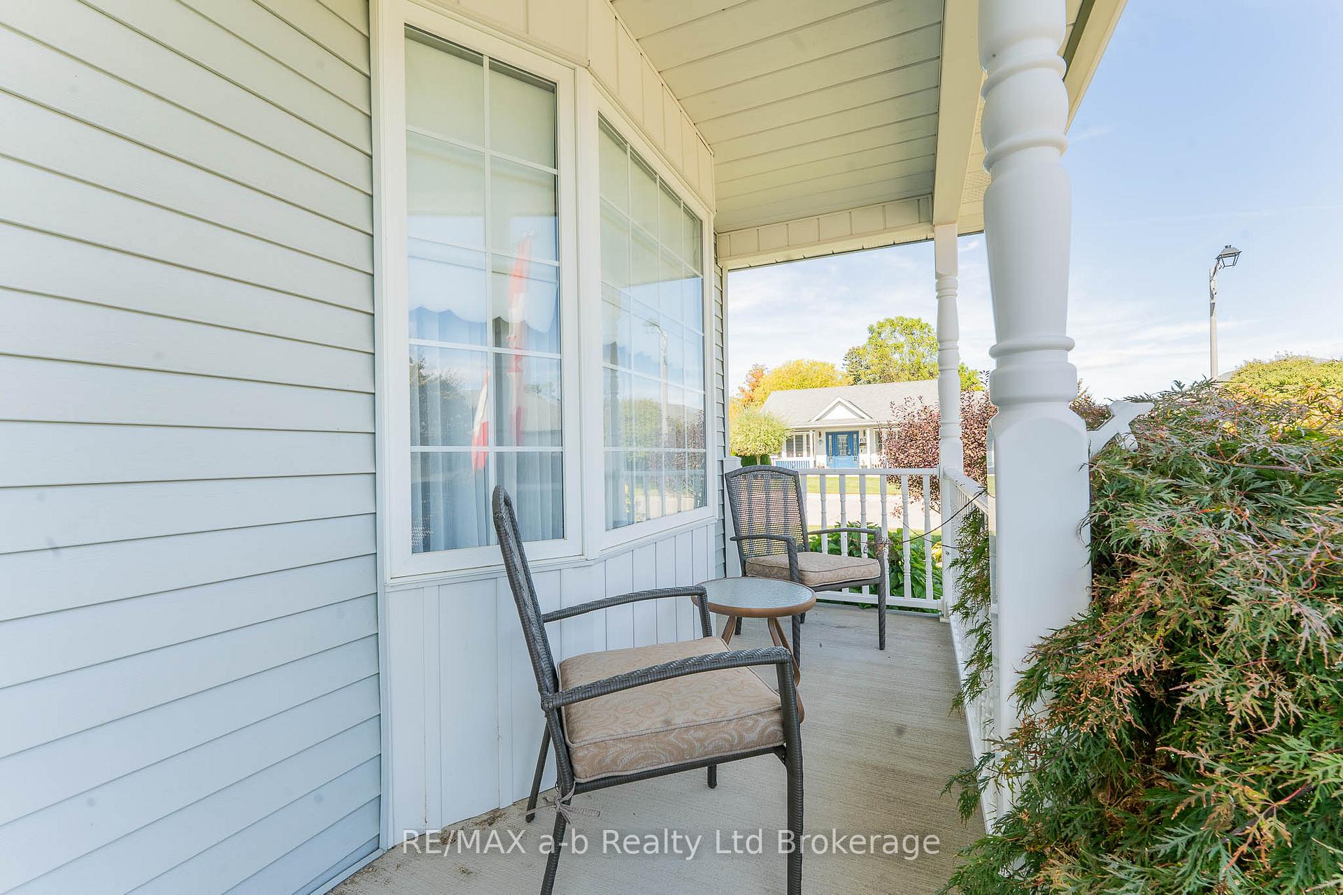 Photo 6 of 23 Armstrong Drive, Tillsonburg — HOMEH