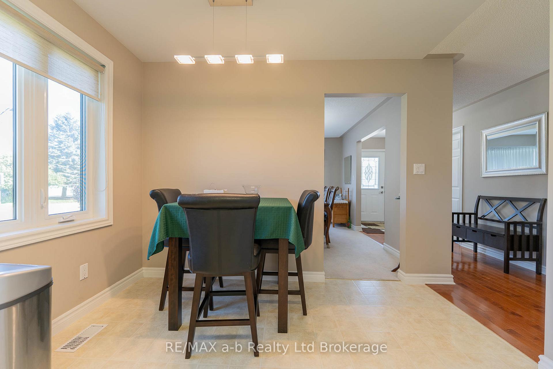 Photo 11 of 23 Armstrong Drive, Tillsonburg — HOMEH