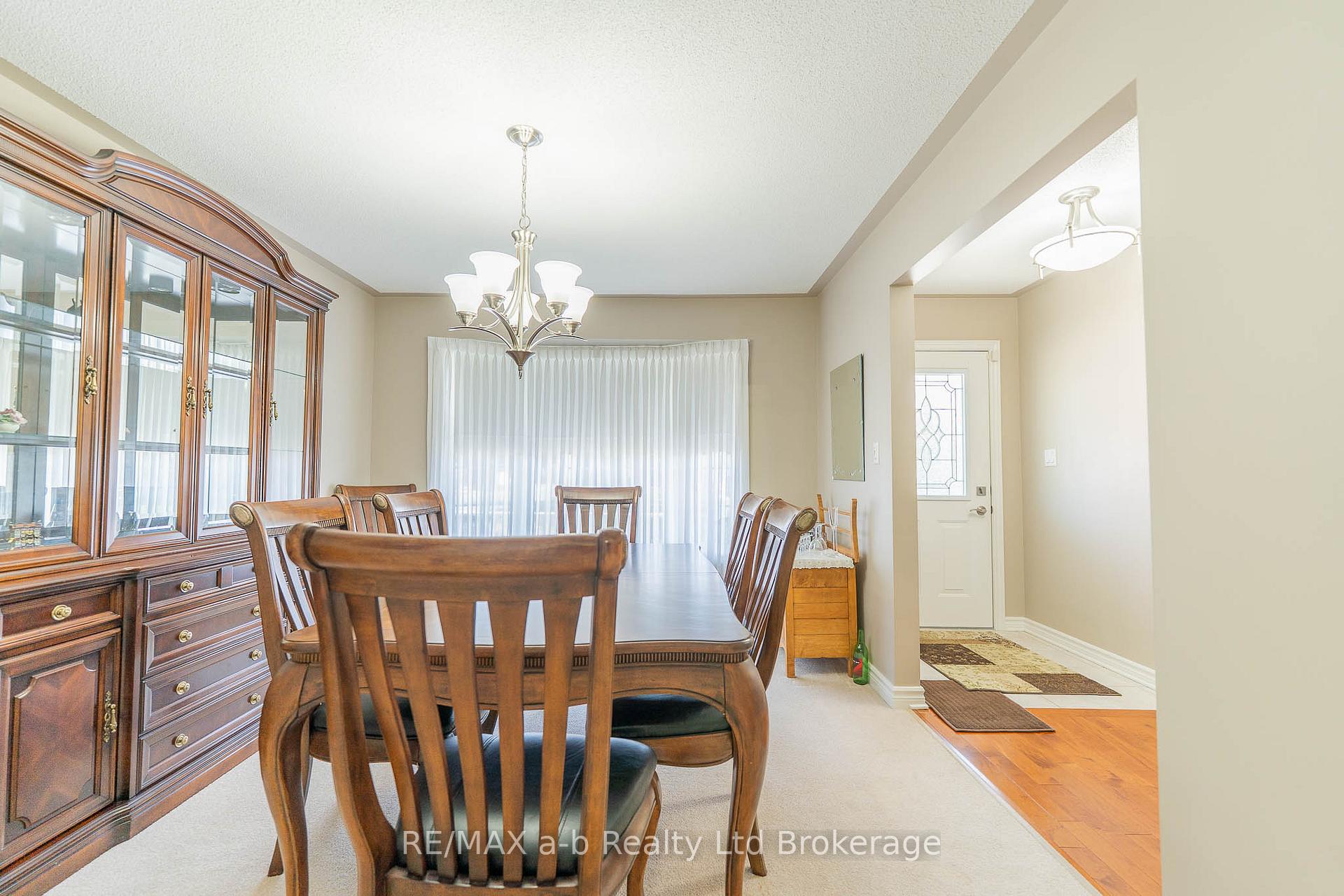 Photo 13 of 23 Armstrong Drive, Tillsonburg — HOMEH