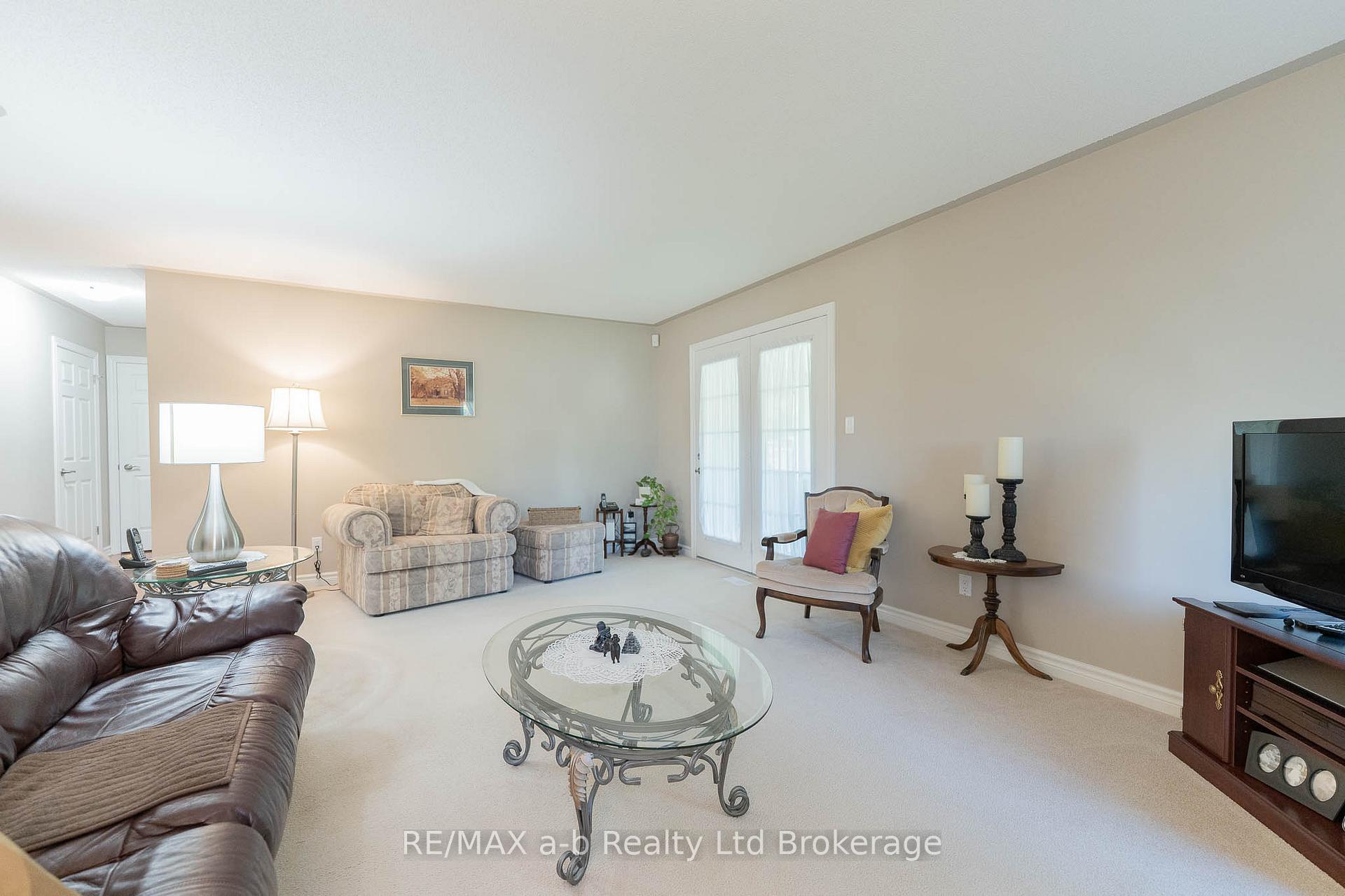 Photo 14 of 23 Armstrong Drive, Tillsonburg — HOMEH