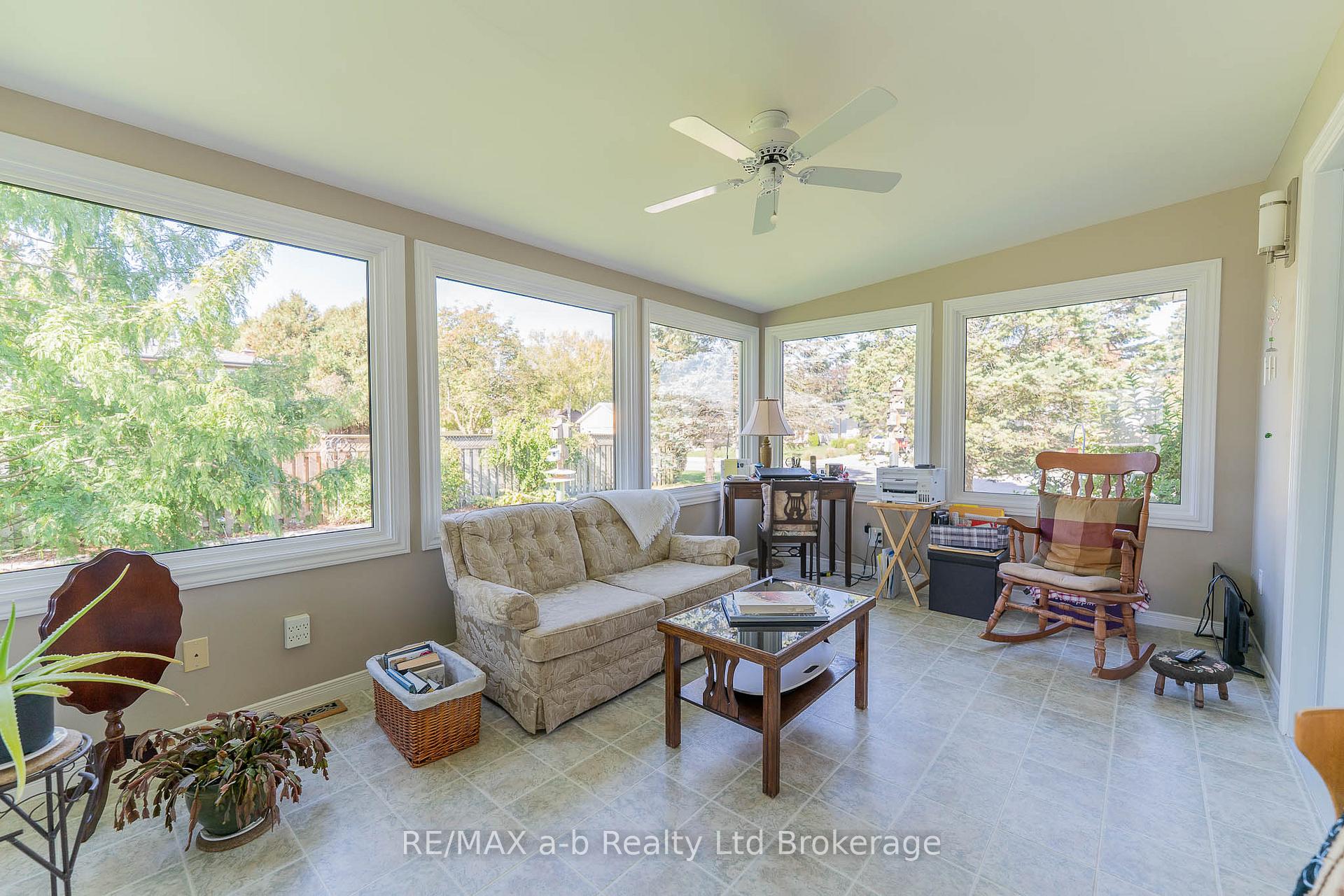 Photo 17 of 23 Armstrong Drive, Tillsonburg — HOMEH