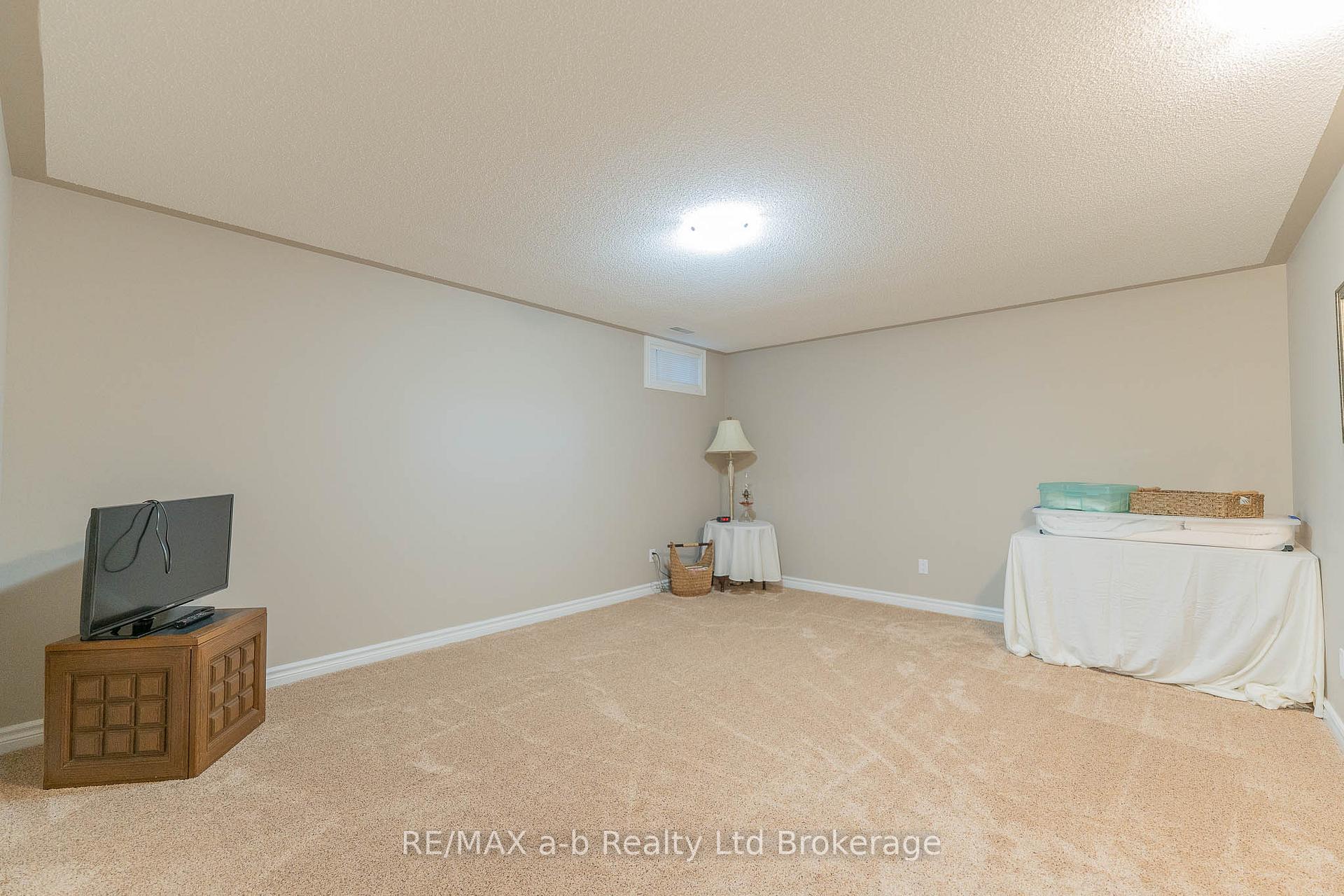 Photo 27 of 23 Armstrong Drive, Tillsonburg — HOMEH