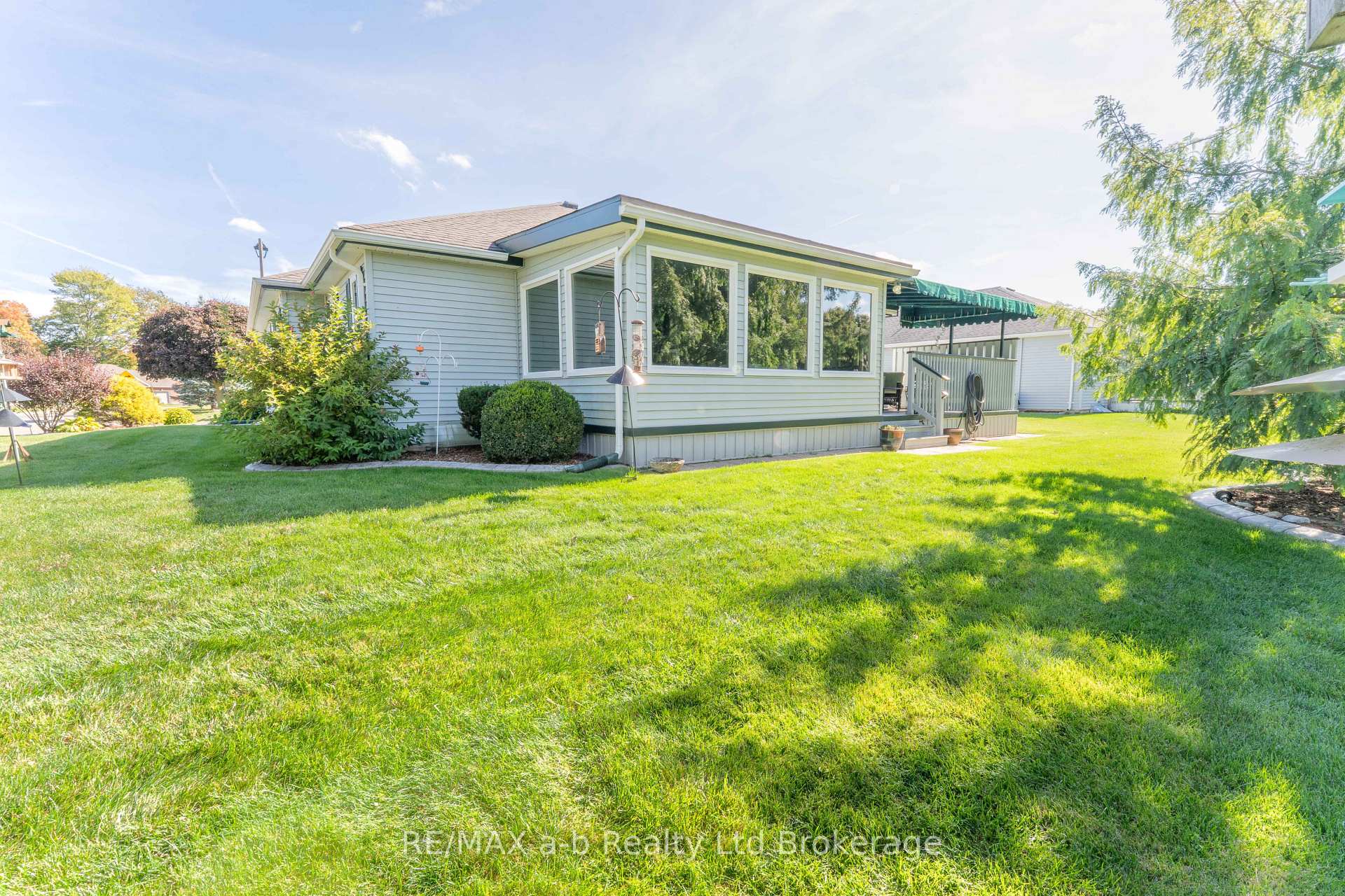 Photo 33 of 23 Armstrong Drive, Tillsonburg — HOMEH