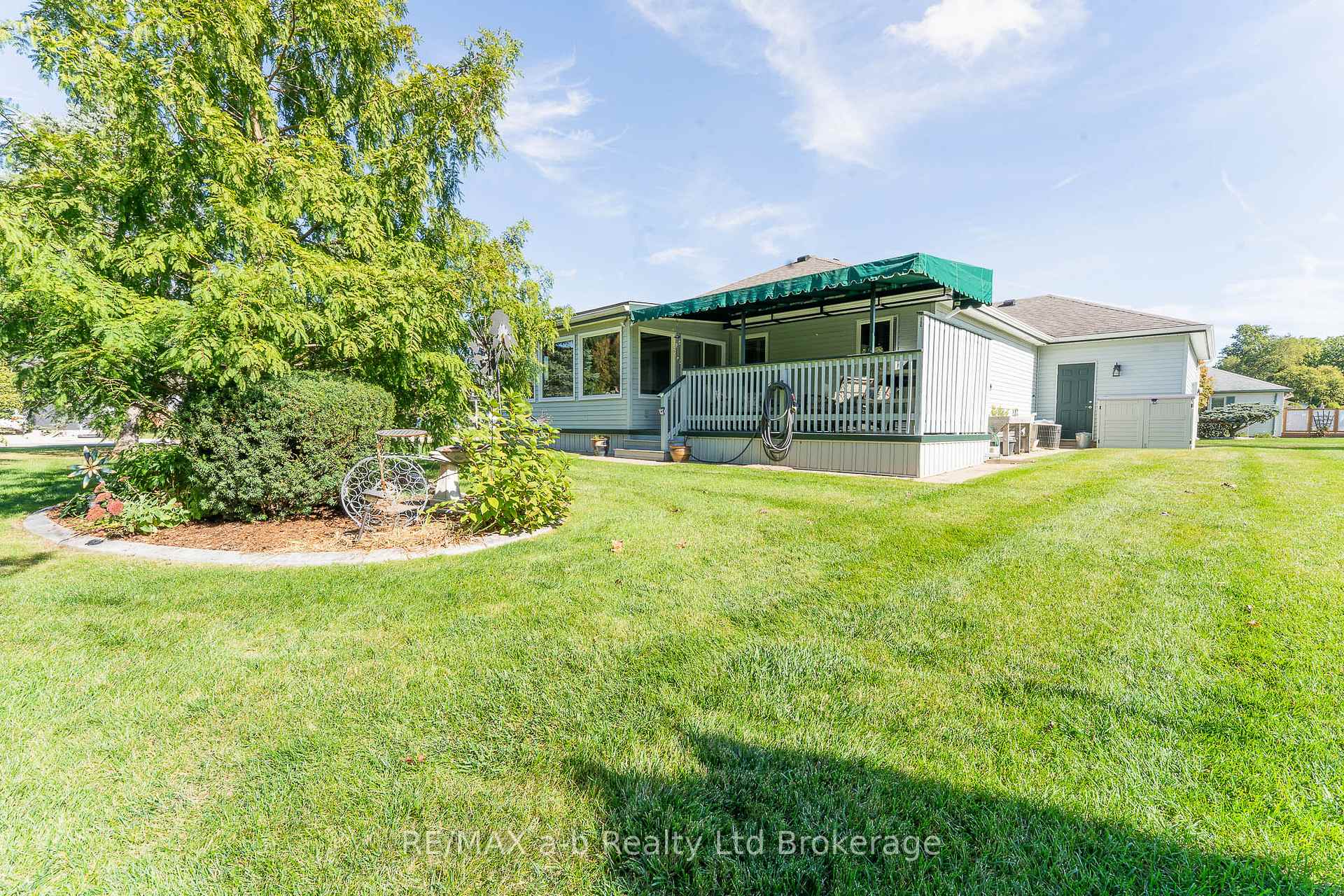 Photo 34 of 23 Armstrong Drive, Tillsonburg — HOMEH