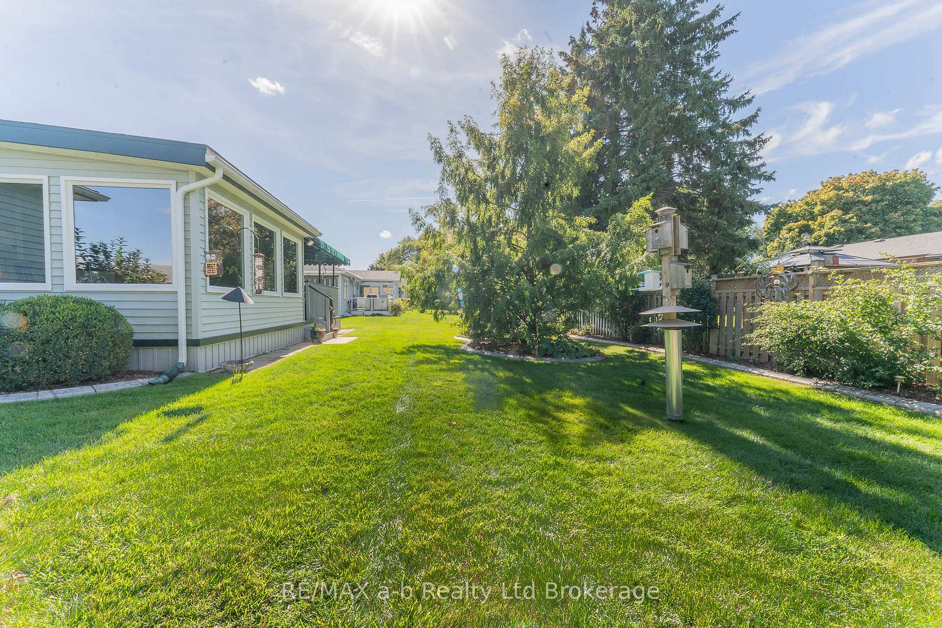 Photo 35 of 23 Armstrong Drive, Tillsonburg — HOMEH