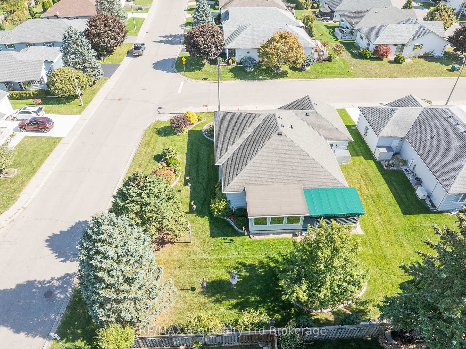 Photo 37 of 23 Armstrong Drive, Tillsonburg — HOMEH