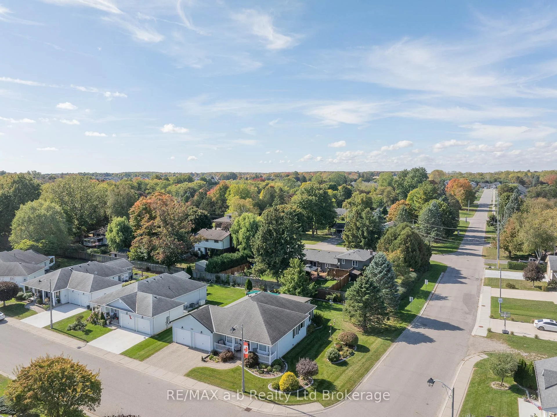 Photo 41 of 23 Armstrong Drive, Tillsonburg — HOMEH