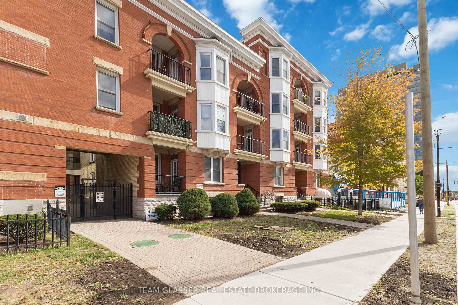 Photo of Unit 303, 440 Wellington Street