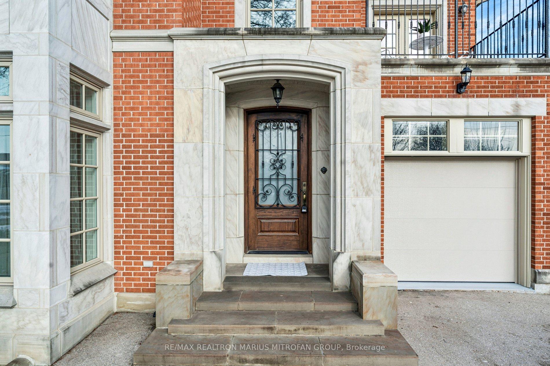 Photo 2 of 7 Rollins Place, Etobicoke, Islington-City Centre West — HOMEH