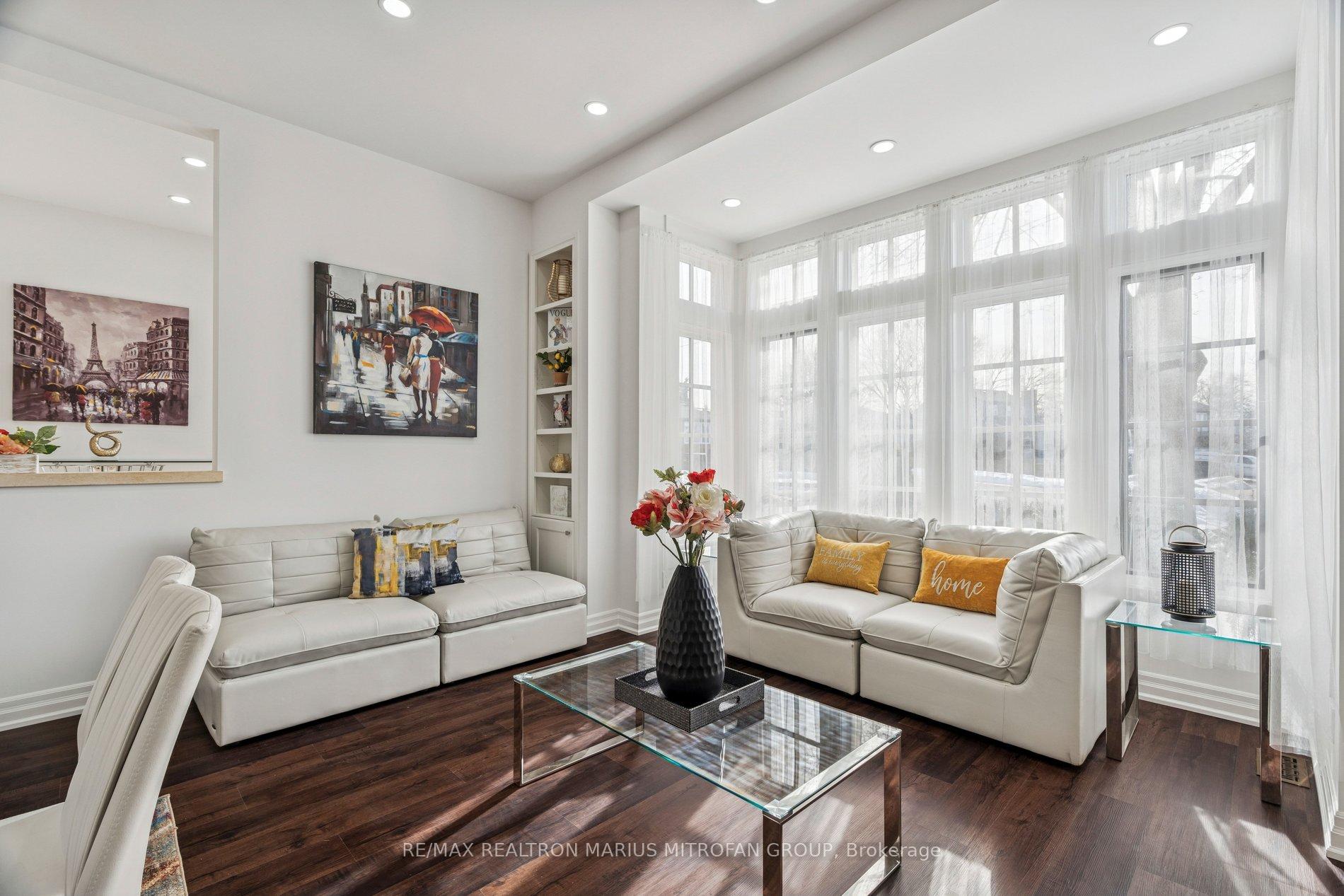 Photo 8 of 7 Rollins Place, Etobicoke, Islington-City Centre West — HOMEH