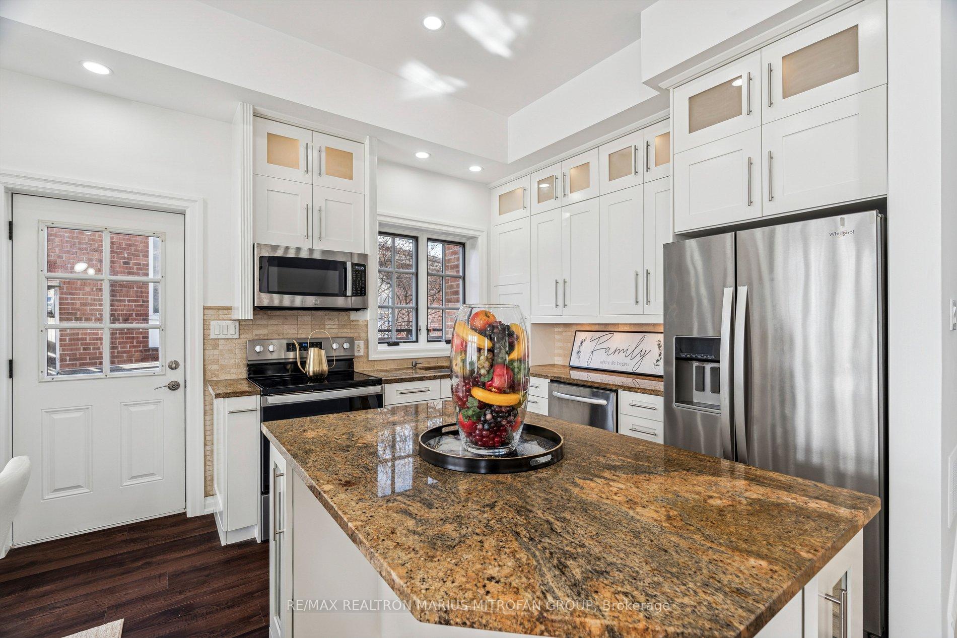 Photo 11 of 7 Rollins Place, Etobicoke, Islington-City Centre West — HOMEH