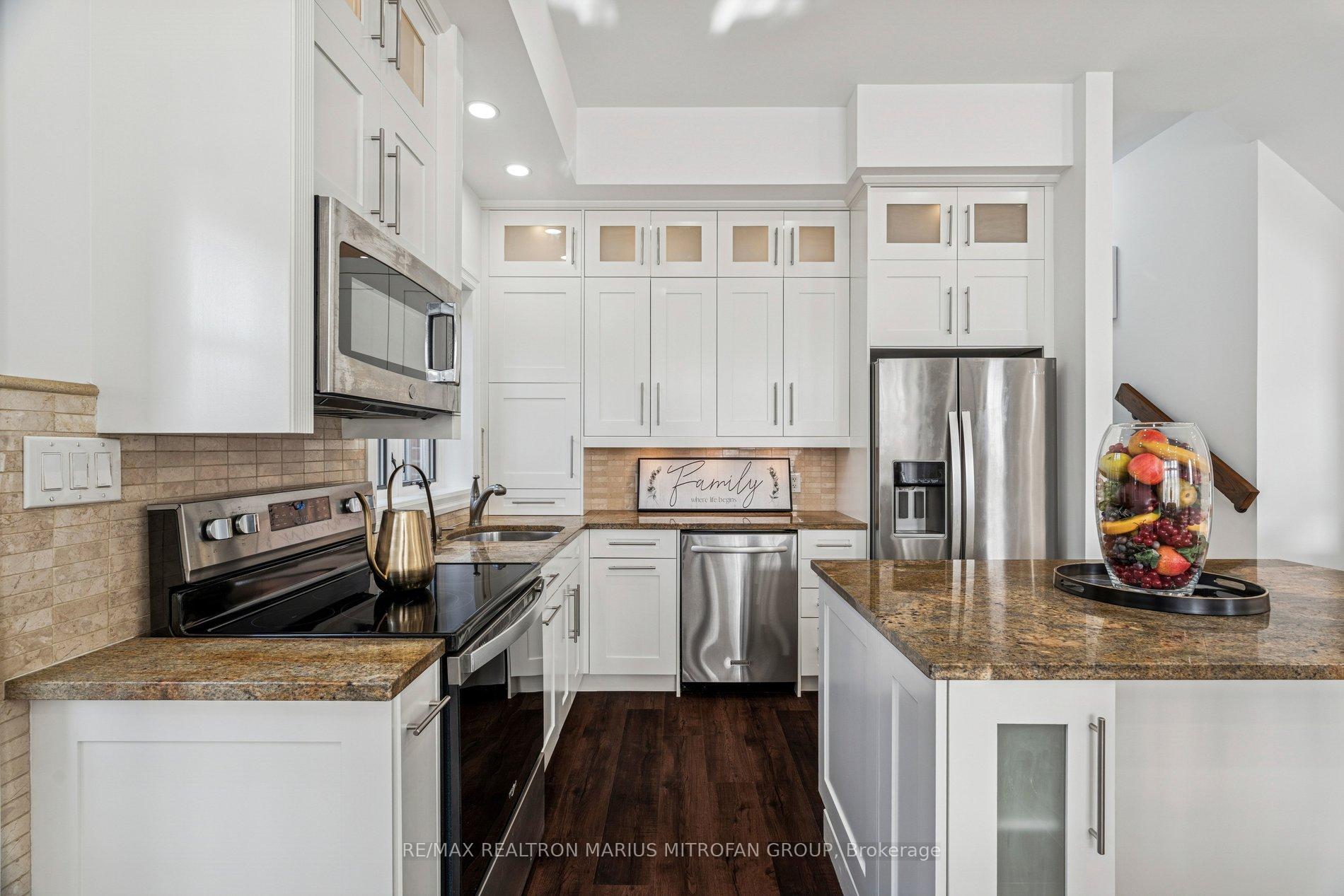 Photo 12 of 7 Rollins Place, Etobicoke, Islington-City Centre West — HOMEH