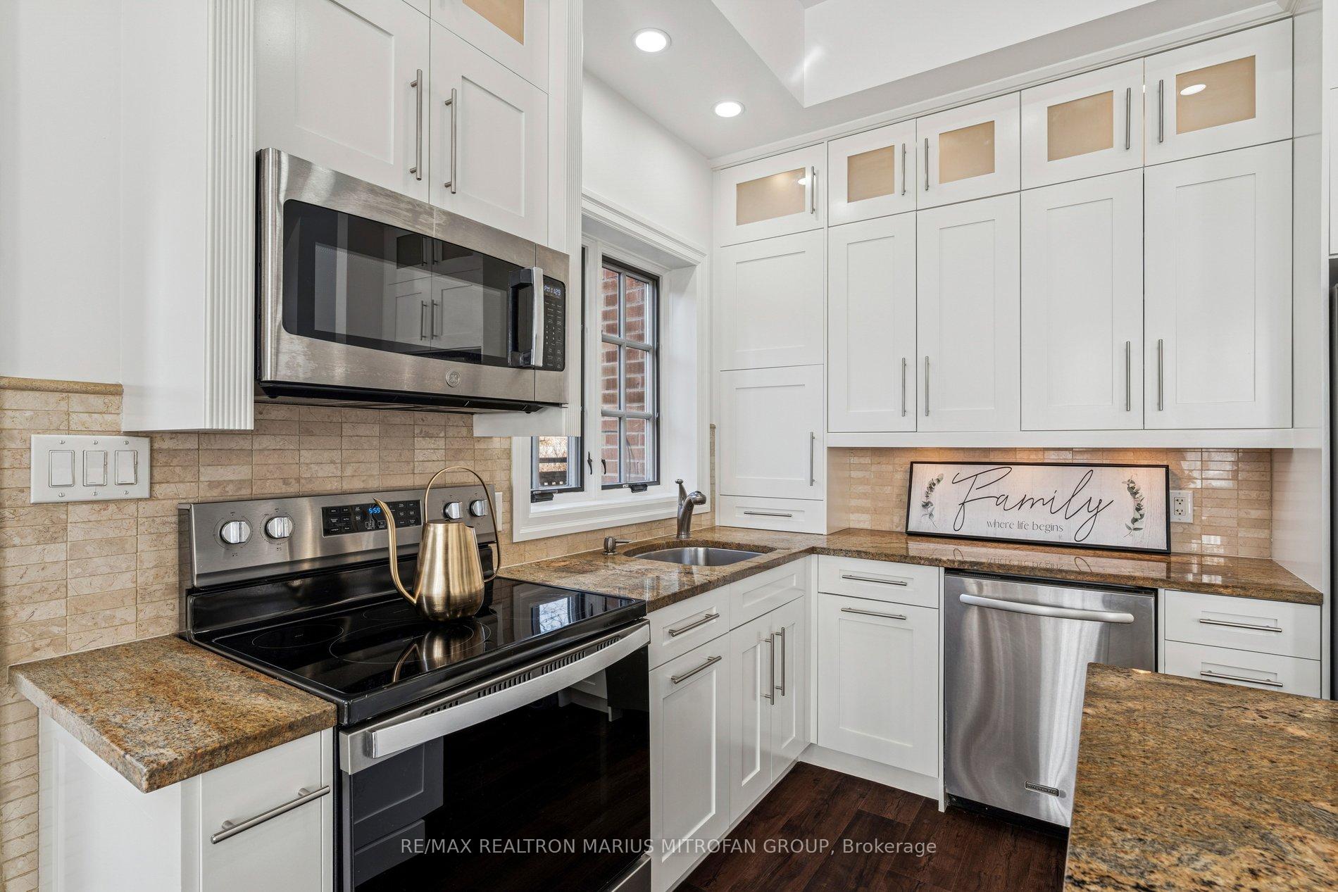 Photo 14 of 7 Rollins Place, Etobicoke, Islington-City Centre West — HOMEH