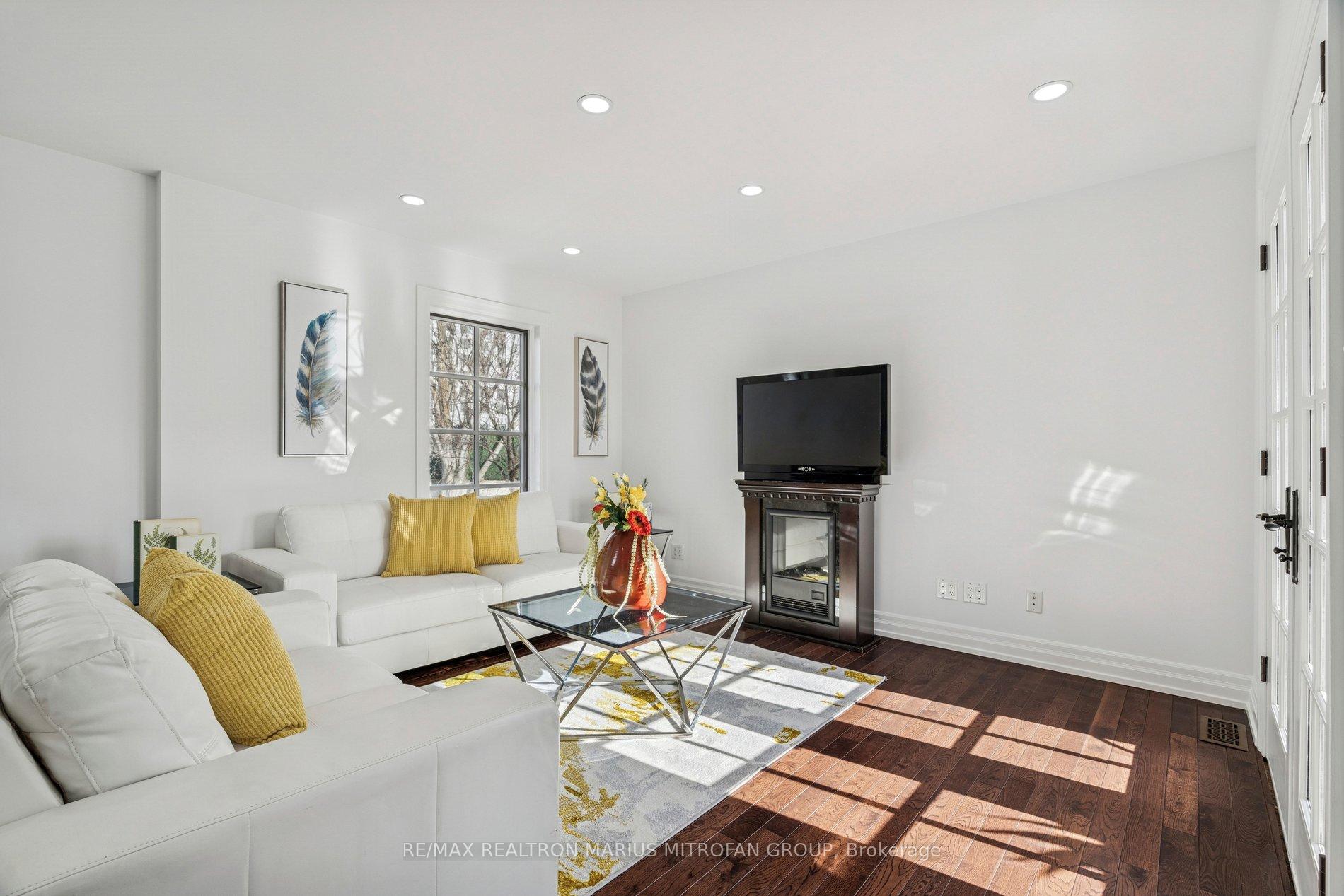 Photo 25 of 7 Rollins Place, Etobicoke, Islington-City Centre West — HOMEH