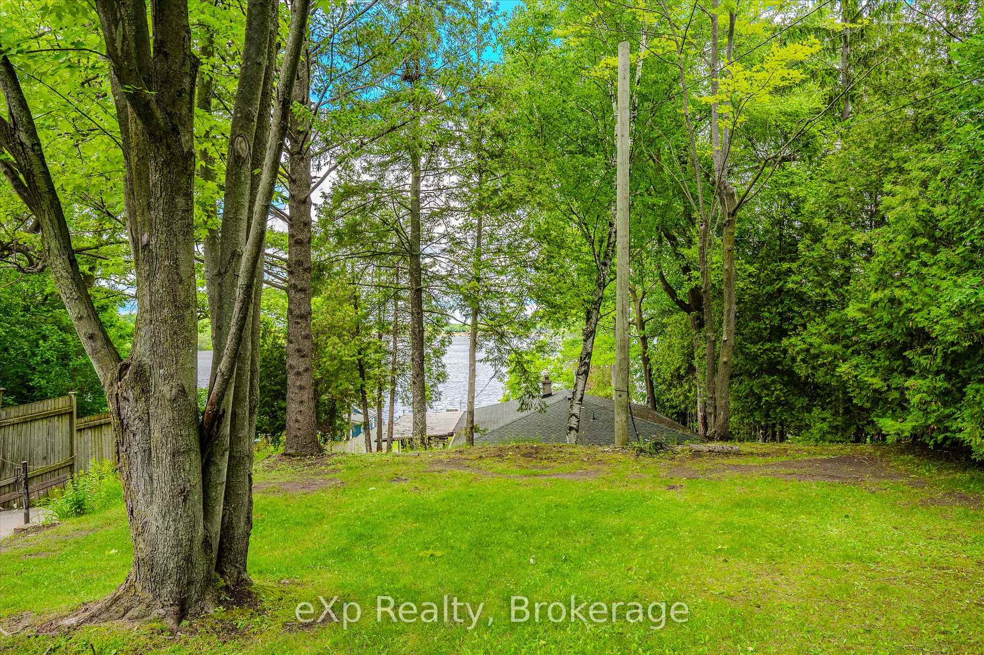 Photo 6 of 20 Clergy Lane, Puslinch, Puslinch Lake Settlement Areas — HOMEH