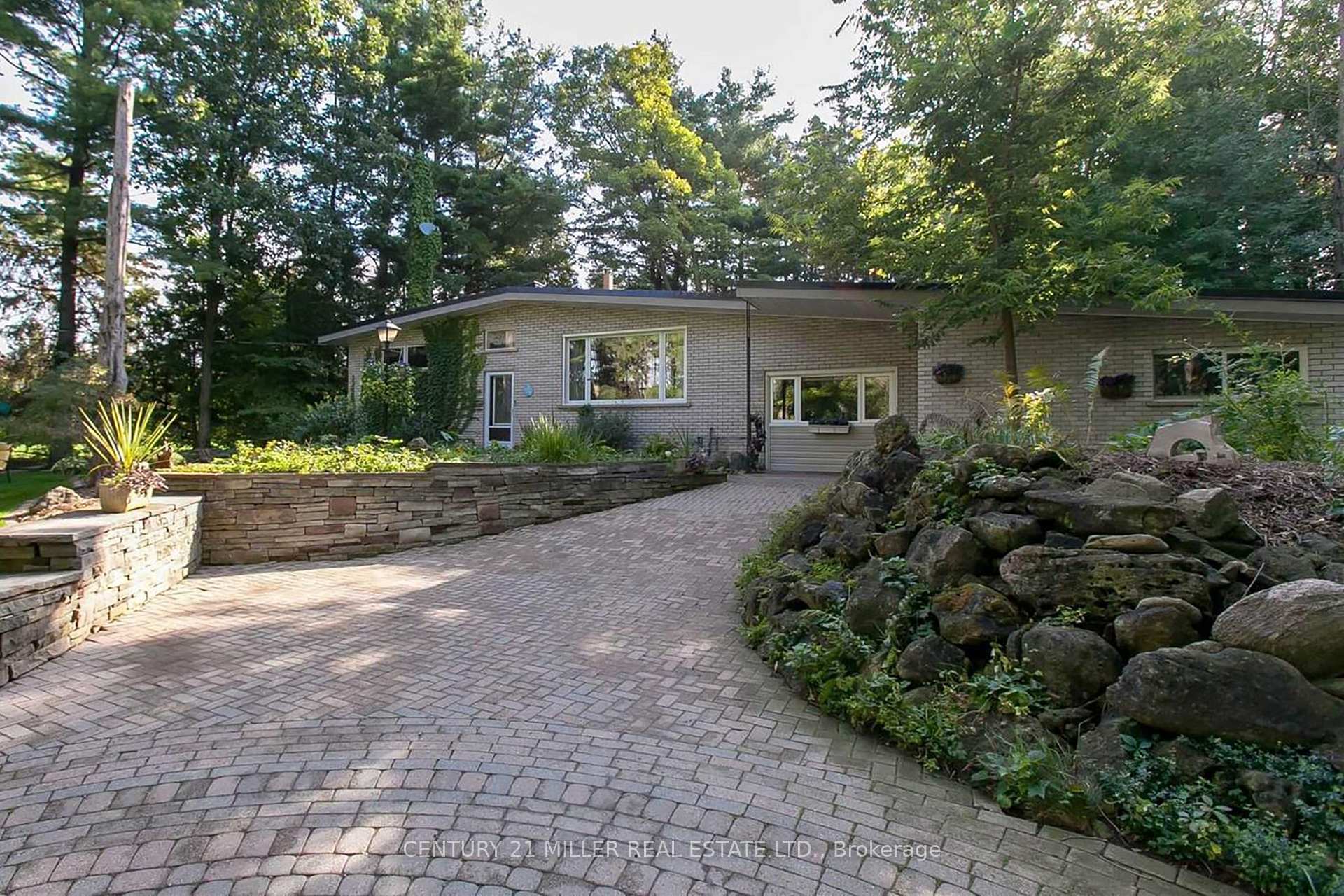 Photo 3 of 2602 No 2 Side Road, Burlington, Rural Burlington — HOMEH
