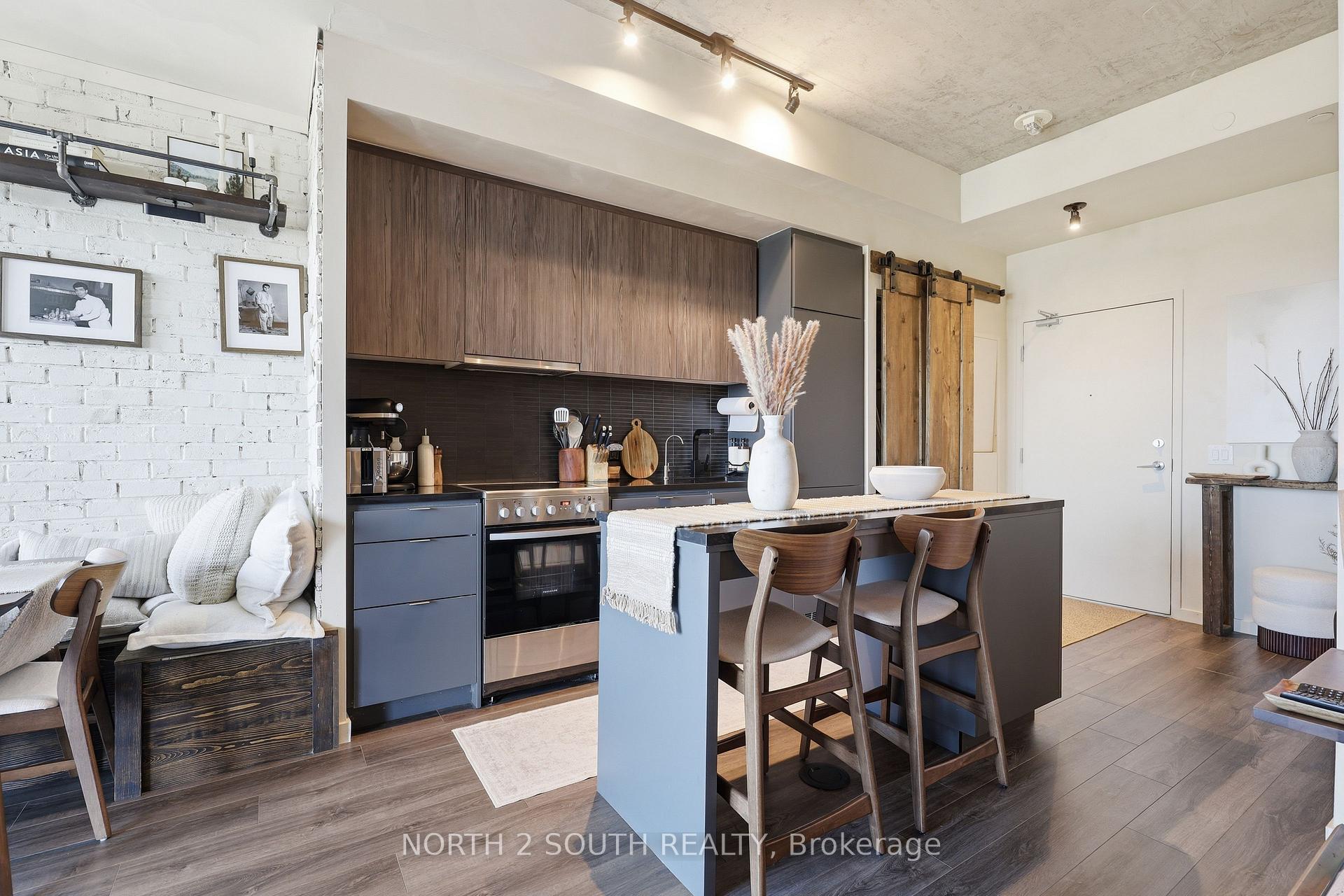 Photo 6 of Unit 717, 7 Smith Crescent, Etobicoke, Stonegate-Queensway — HOMEH