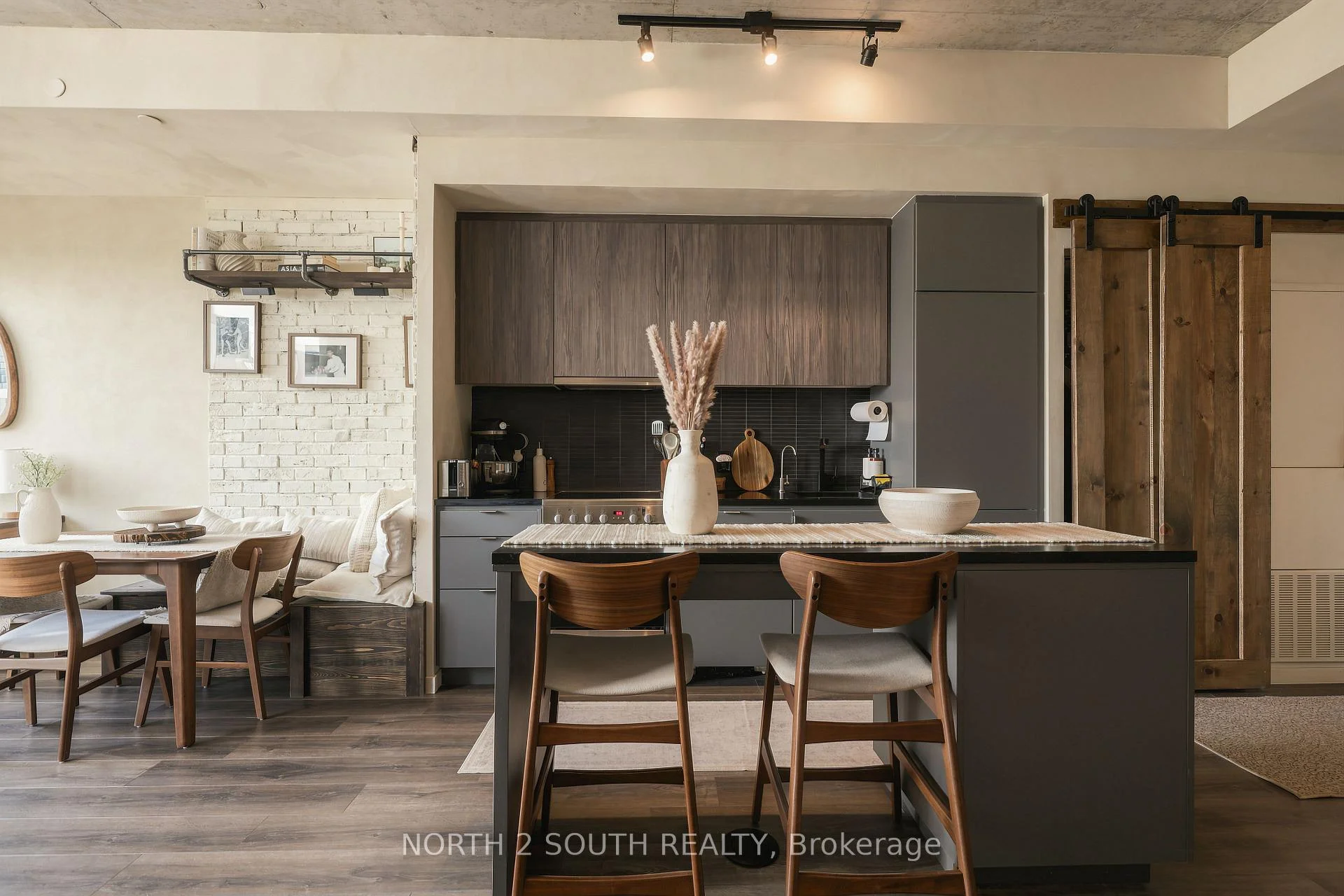 Photo 3 of Unit 717, 7 Smith Crescent, Etobicoke, Stonegate-Queensway — HOMEH