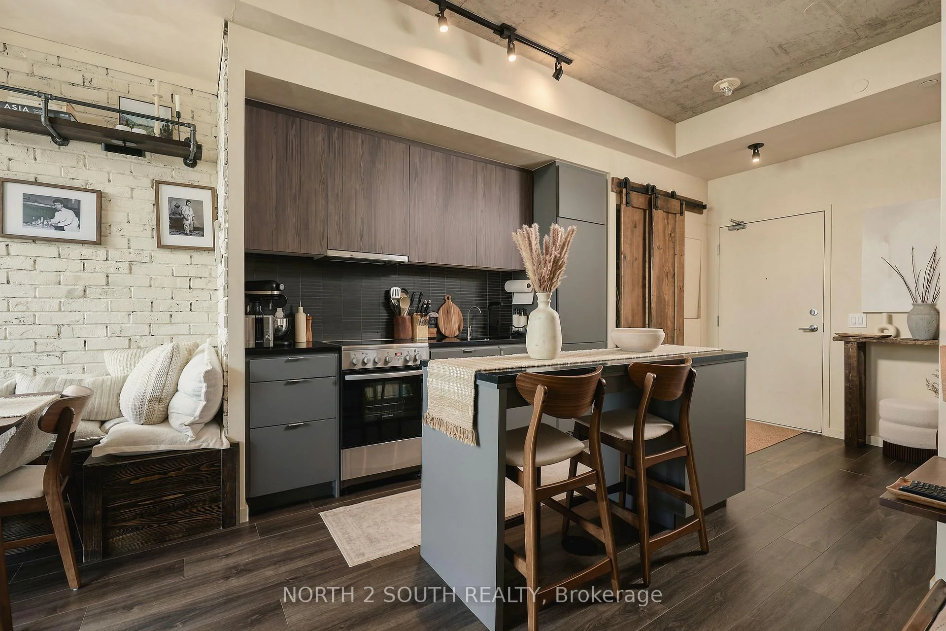 Photo 8 of Unit 717, 7 Smith Crescent, Etobicoke, Stonegate-Queensway — HOMEH