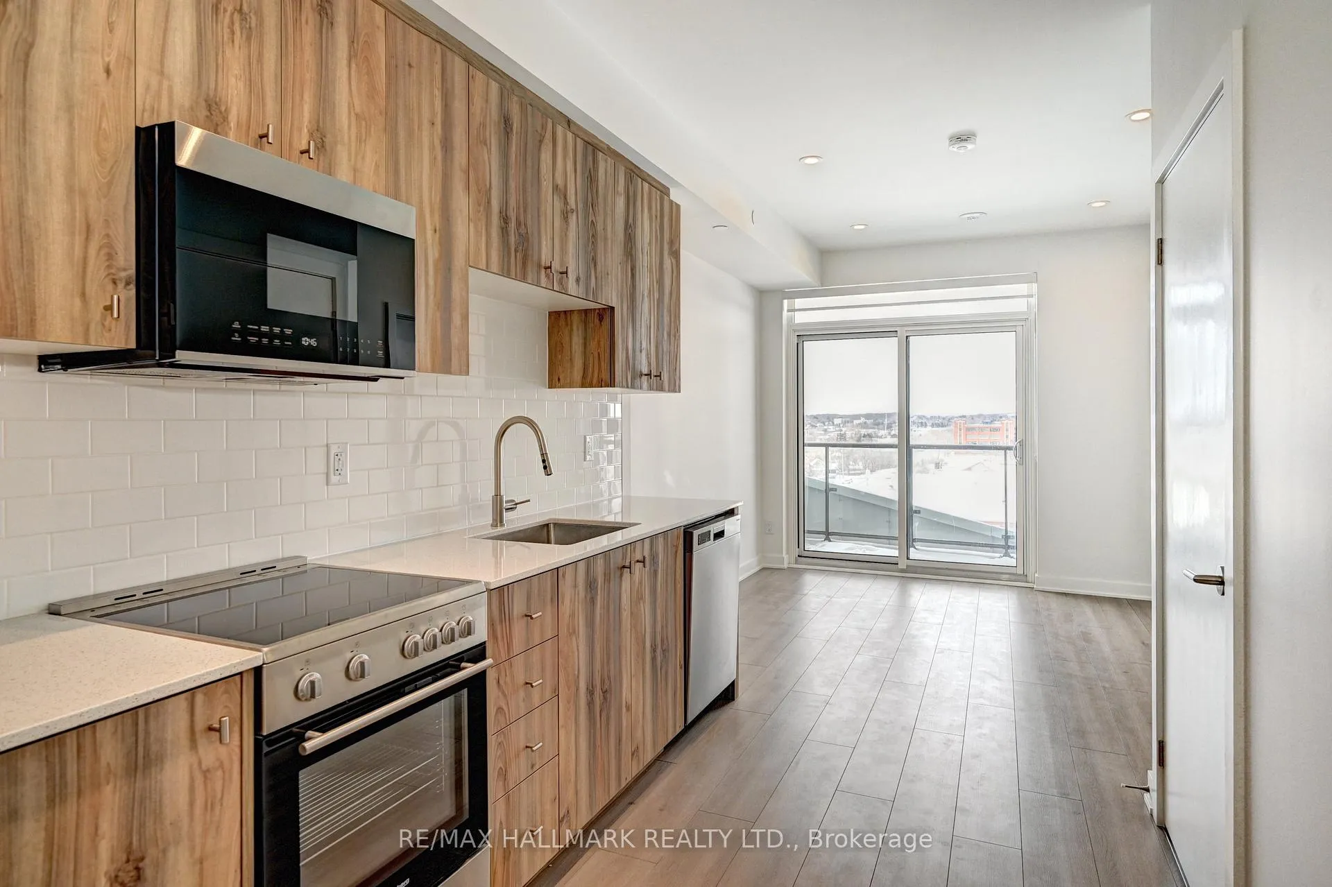 Front of Unit 705, 25 Wellington Street S