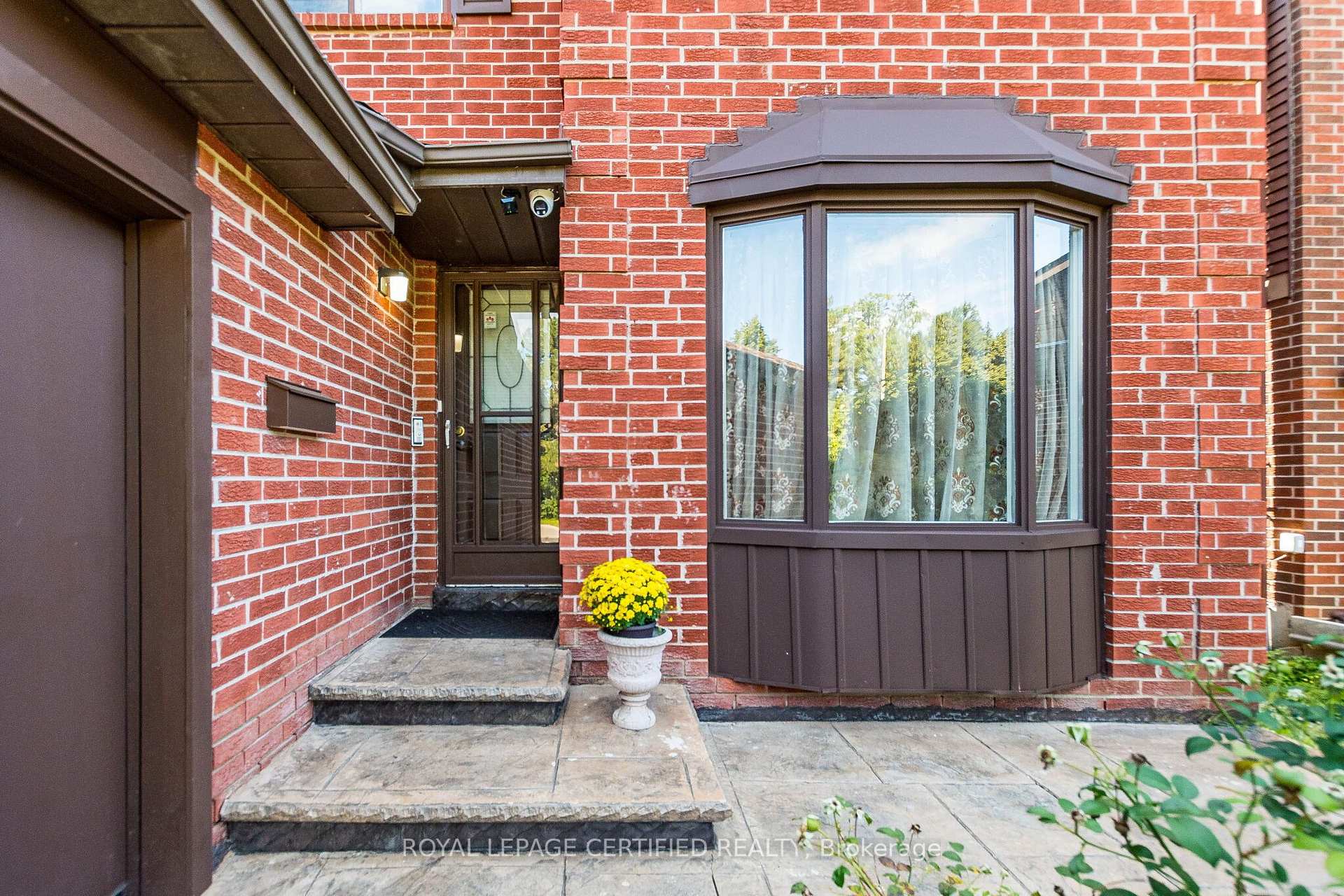 Photo 2 of 251 Elgin Drive, Brampton, Fletcher's West — HOMEH