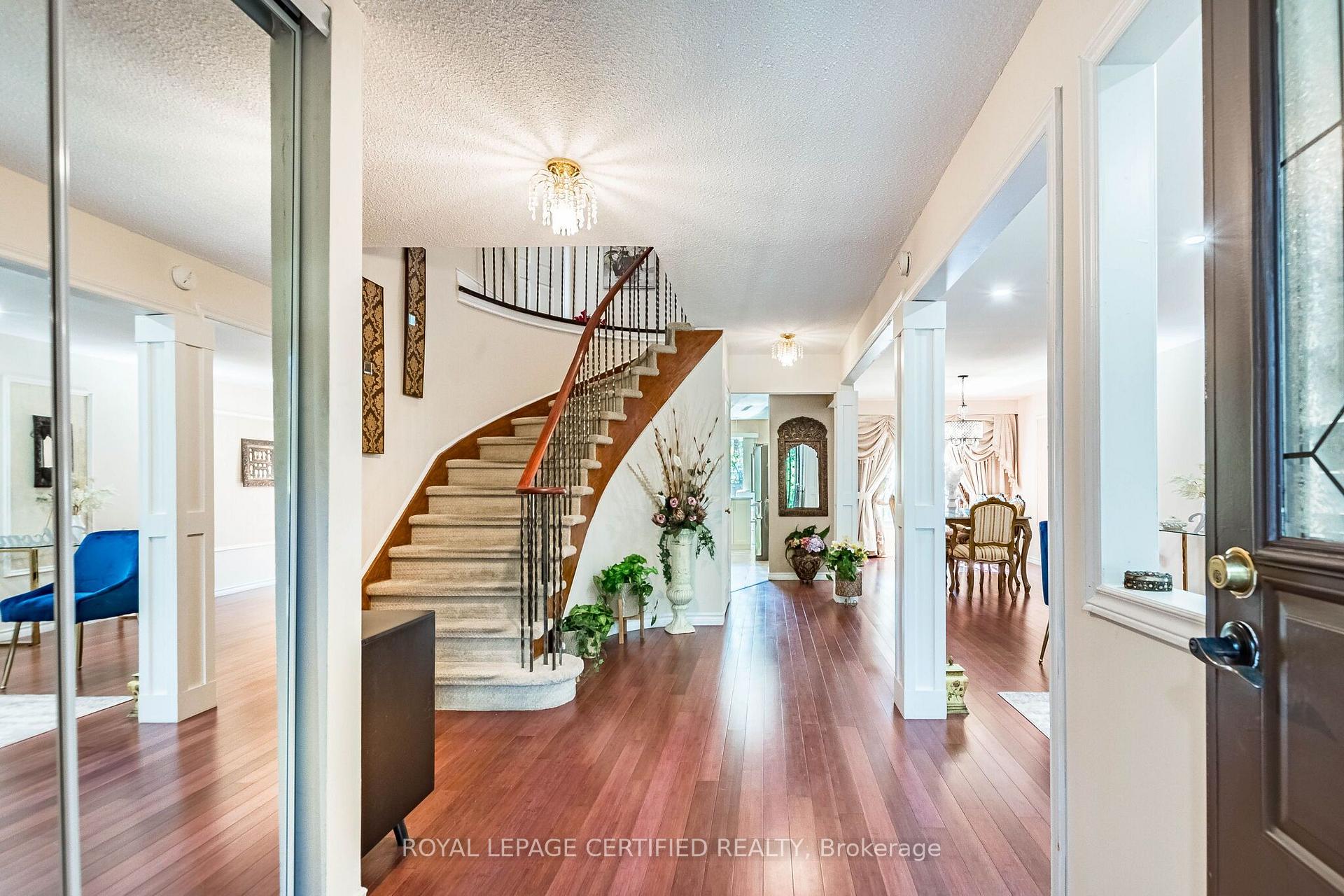 Photo 3 of 251 Elgin Drive, Brampton, Fletcher's West — HOMEH
