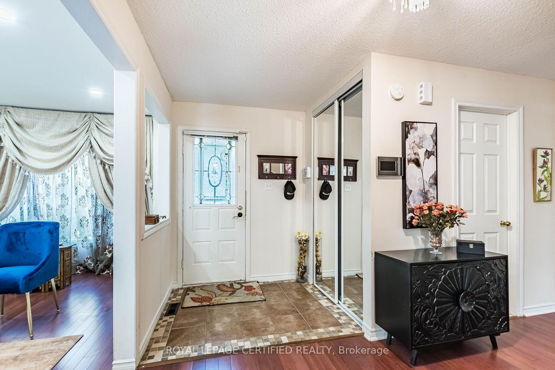 Photo 4 of 251 Elgin Drive, Brampton, Fletcher's West — HOMEH