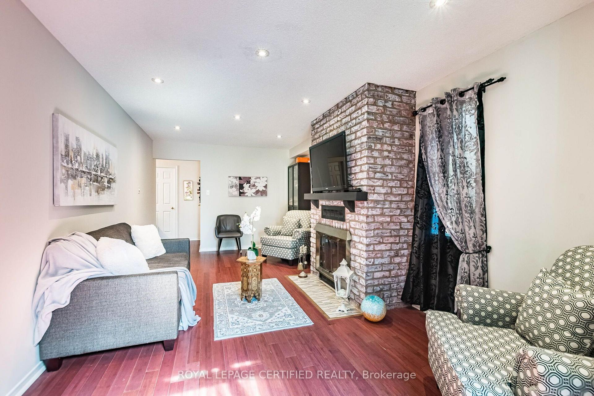 Photo 9 of 251 Elgin Drive, Brampton, Fletcher's West — HOMEH