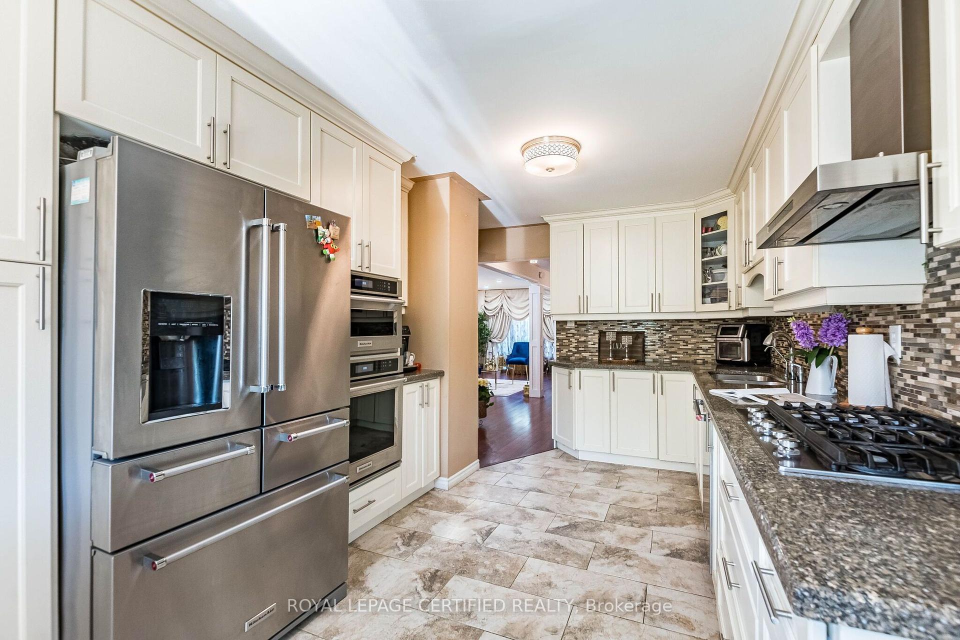 Photo 11 of 251 Elgin Drive, Brampton, Fletcher's West — HOMEH