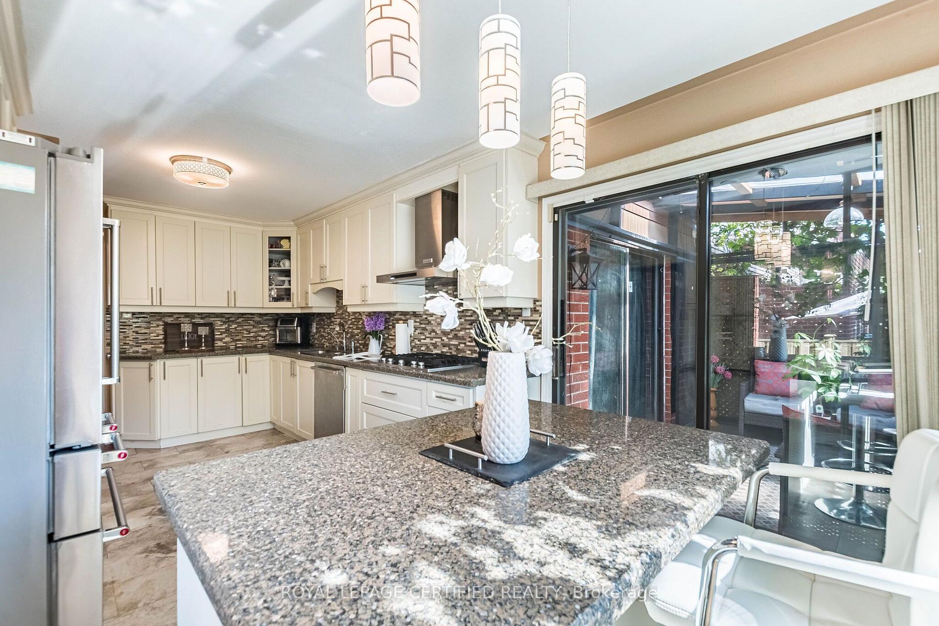 Photo 12 of 251 Elgin Drive, Brampton, Fletcher's West — HOMEH