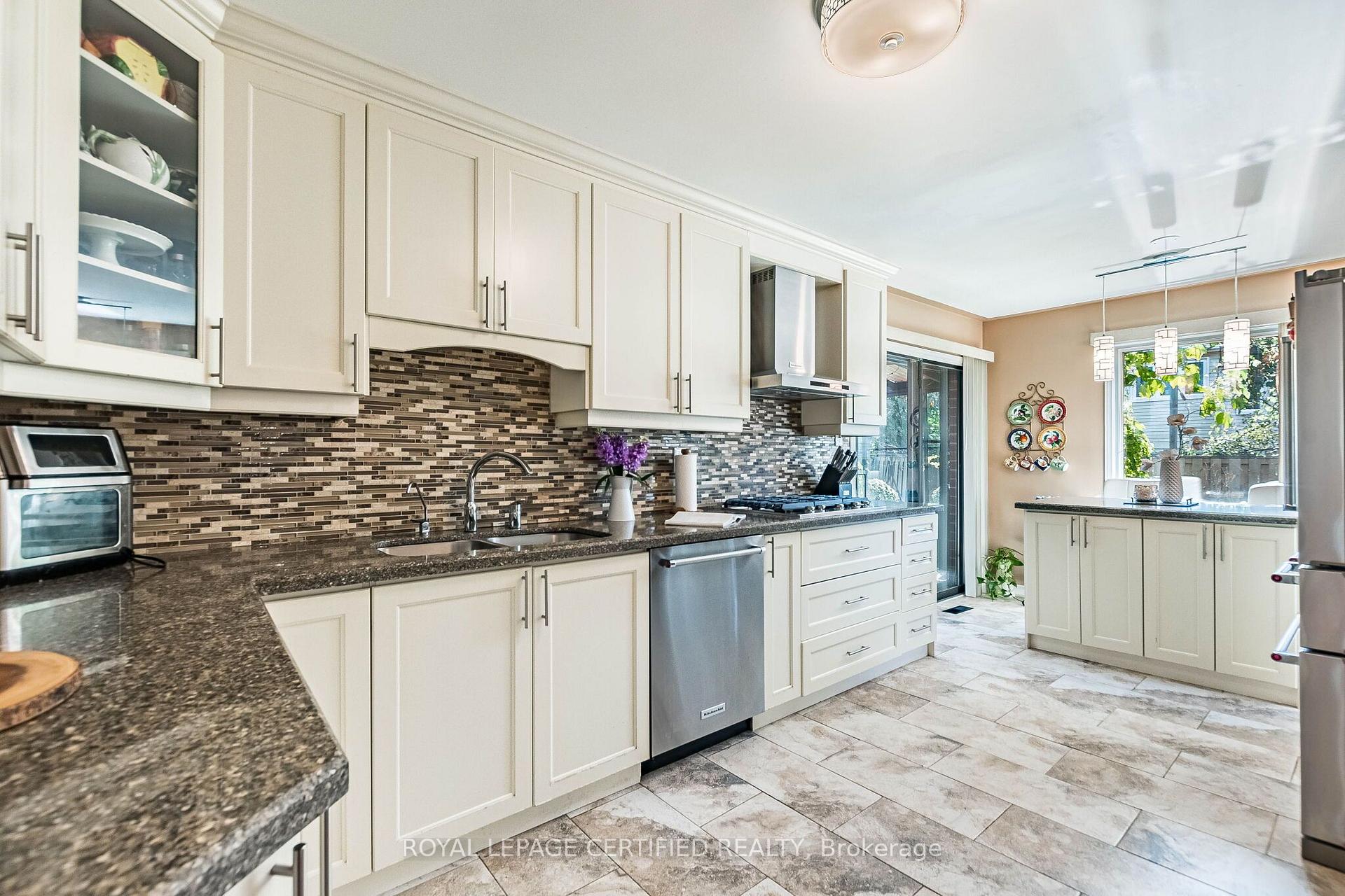 Photo 14 of 251 Elgin Drive, Brampton, Fletcher's West — HOMEH