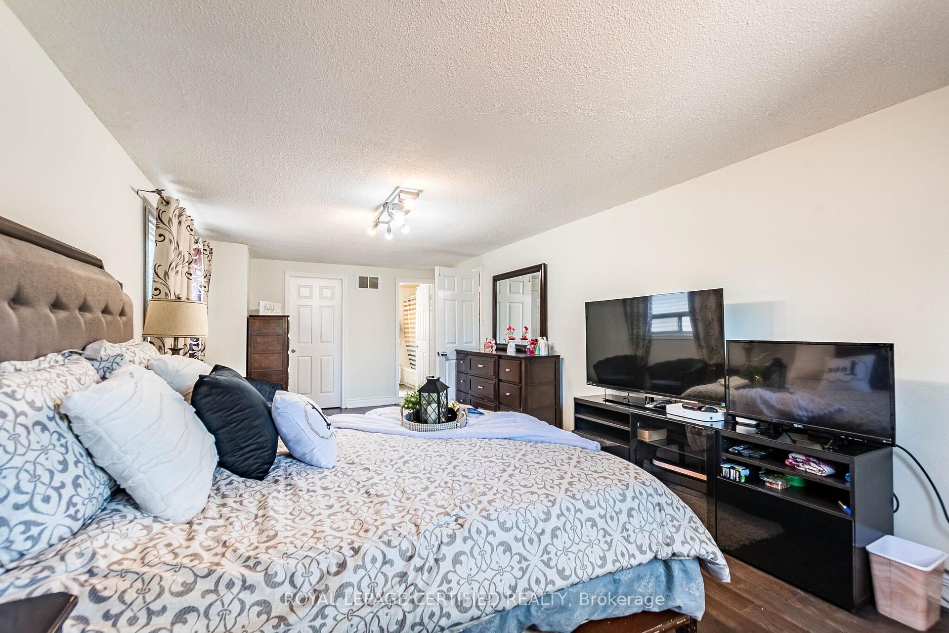 Photo 22 of 251 Elgin Drive, Brampton, Fletcher's West — HOMEH