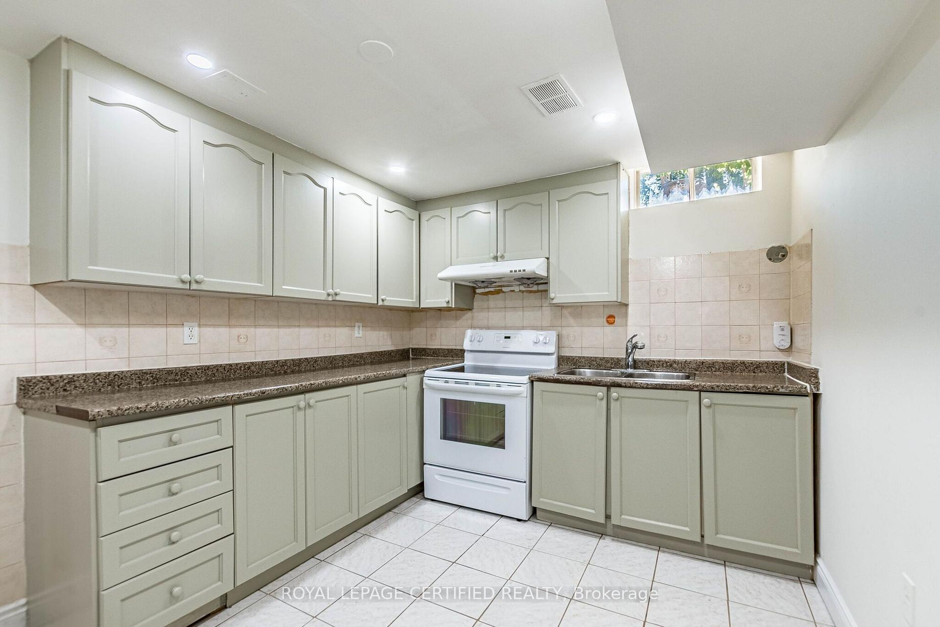 Photo 32 of 251 Elgin Drive, Brampton, Fletcher's West — HOMEH