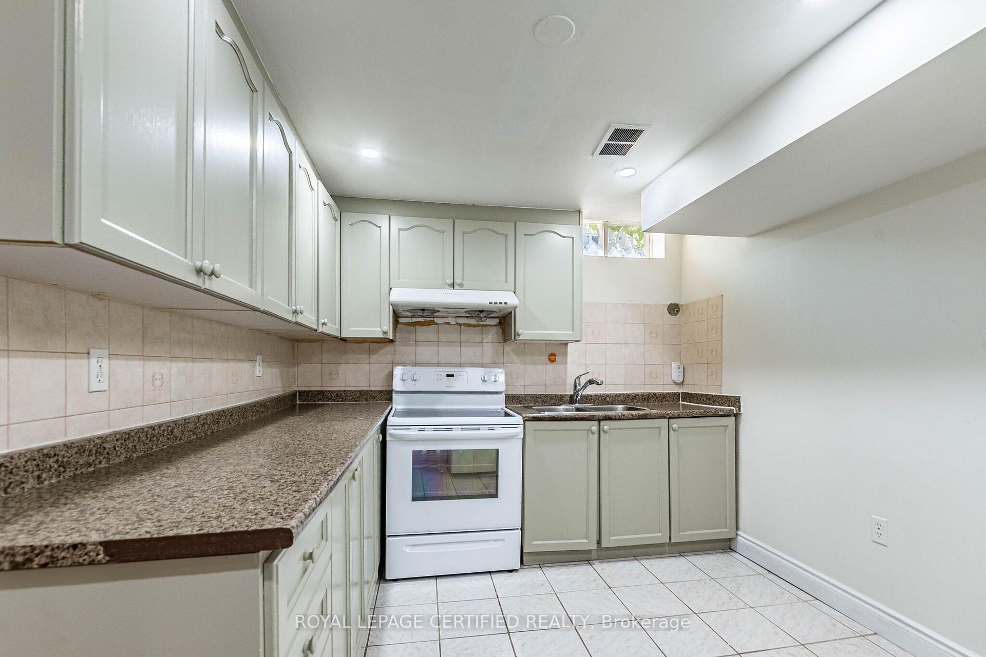 Photo 33 of 251 Elgin Drive, Brampton, Fletcher's West — HOMEH