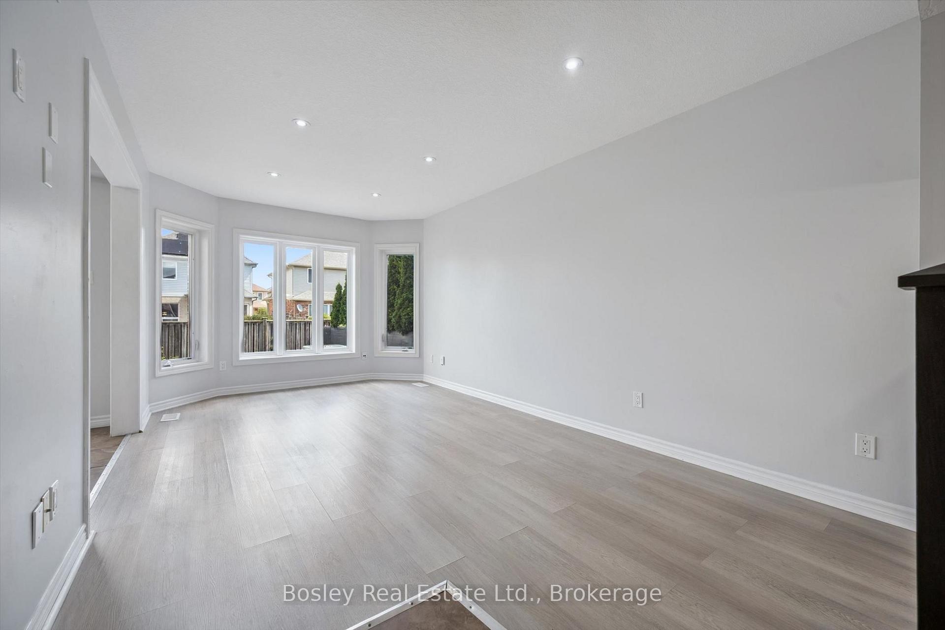 Photo 10 of 4 Pearson Street, Guelph, Pineridge/Westminster Woods — HOMEH