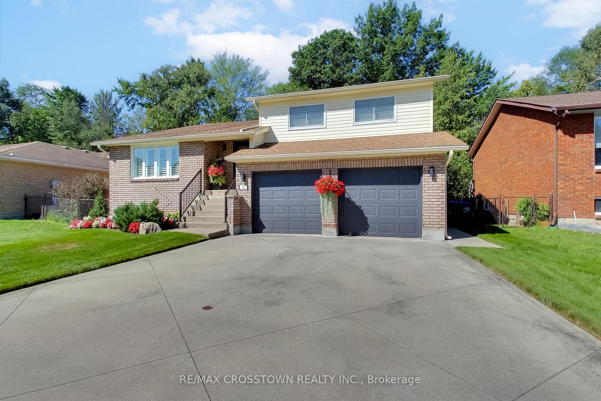 Photo 2 of 38 Innisbrook Drive, Wasaga Beach — HOMEH