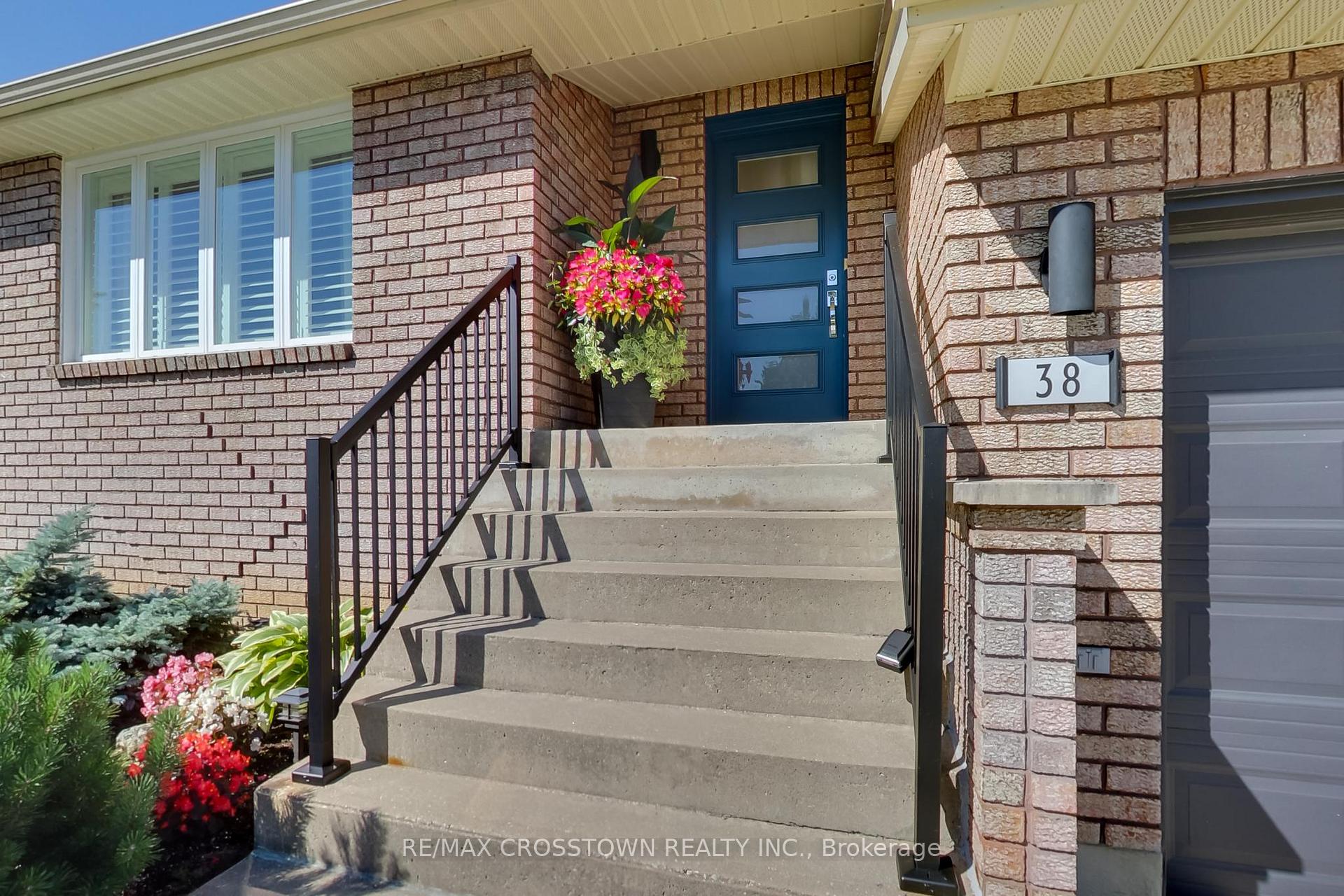Photo 3 of 38 Innisbrook Drive, Wasaga Beach — HOMEH